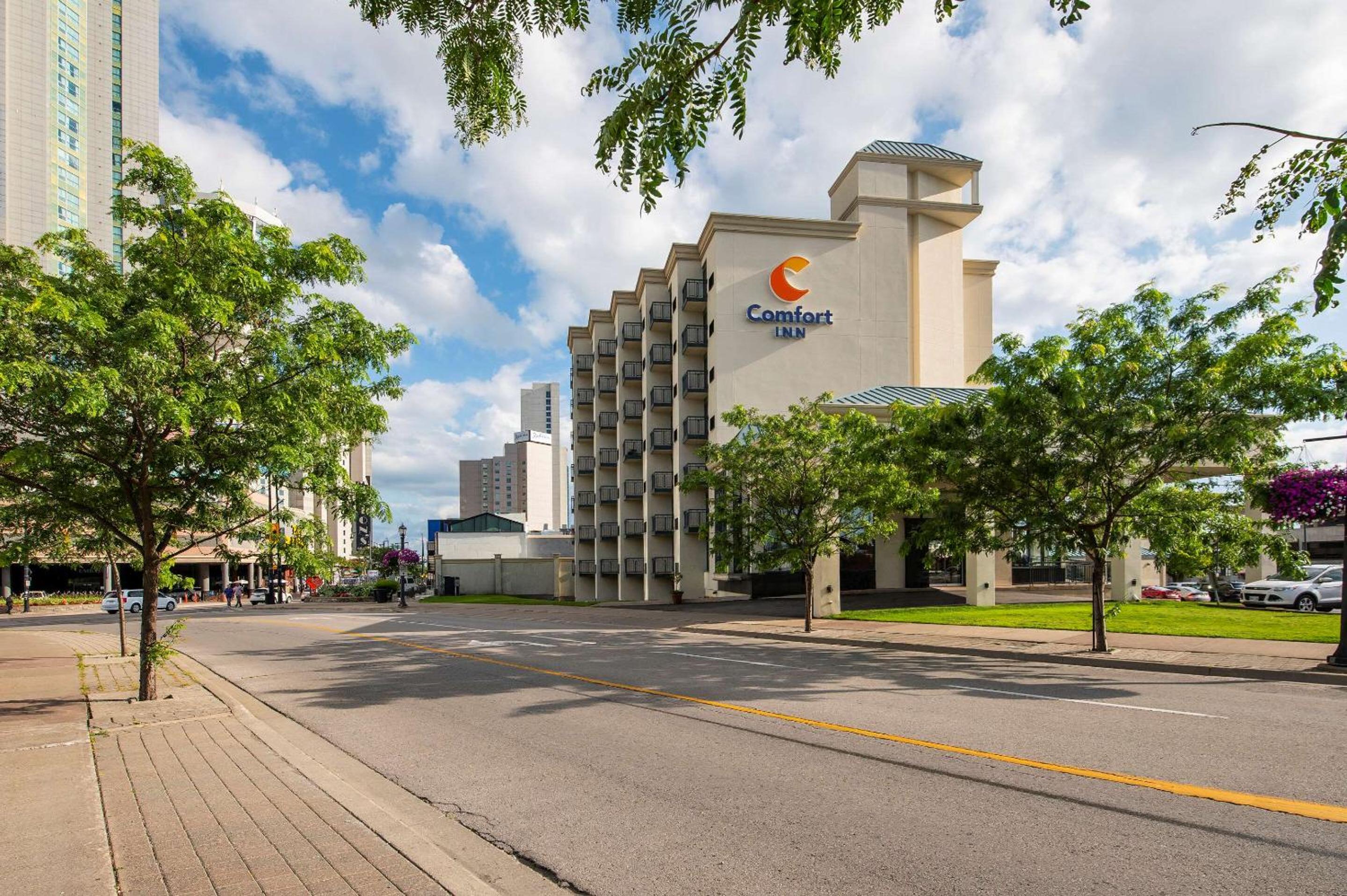 Comfort Inn Fallsview - Image 2