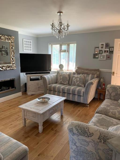 Spacious 2 BR home close to town & coast + parking view 2