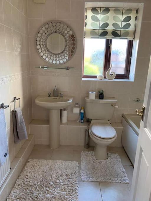 Spacious 2 BR home close to town & coast + parking view 4