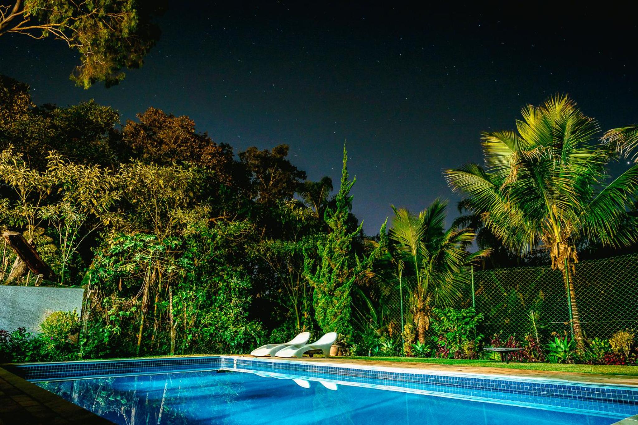 Refúgio e diversão para FAMÍLIAS a 60 min de SP - Piscina, Churrasqueira, wifi 300Mbps - PETFRIENDLY
