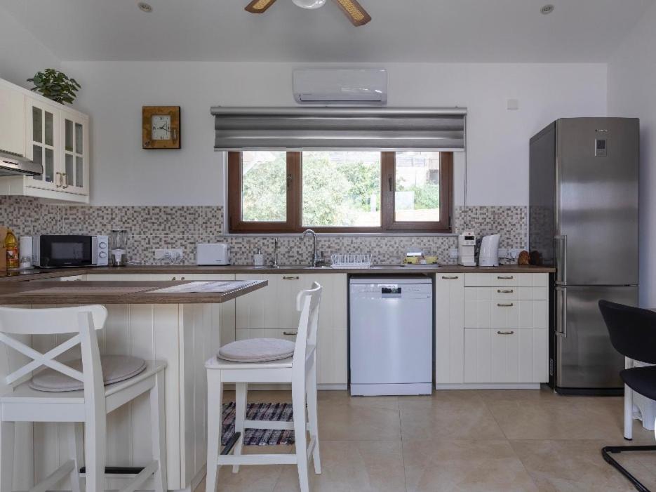 Hotel SUNNY CAPTAINS HOUSE with a pool - Image 1