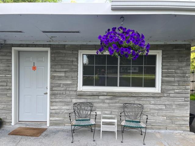 Nightshade Inn & Gardens