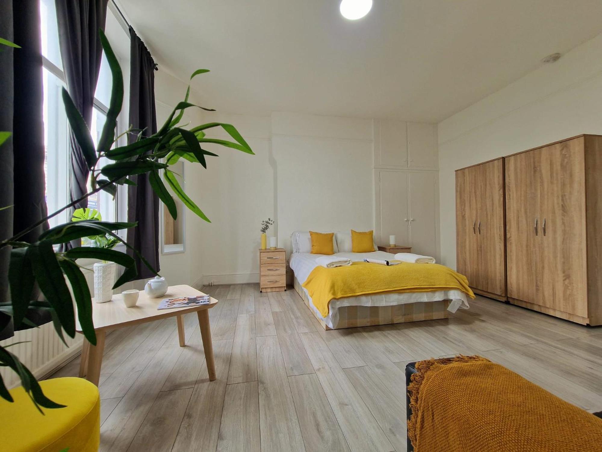 Spacious 4 Bedrooms apartment for 10 near Marble Arch