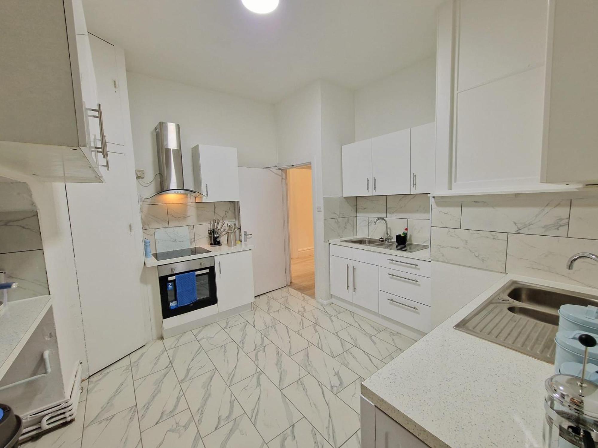 Spacious 4 Bedrooms apartment for 10 near Marble Arch