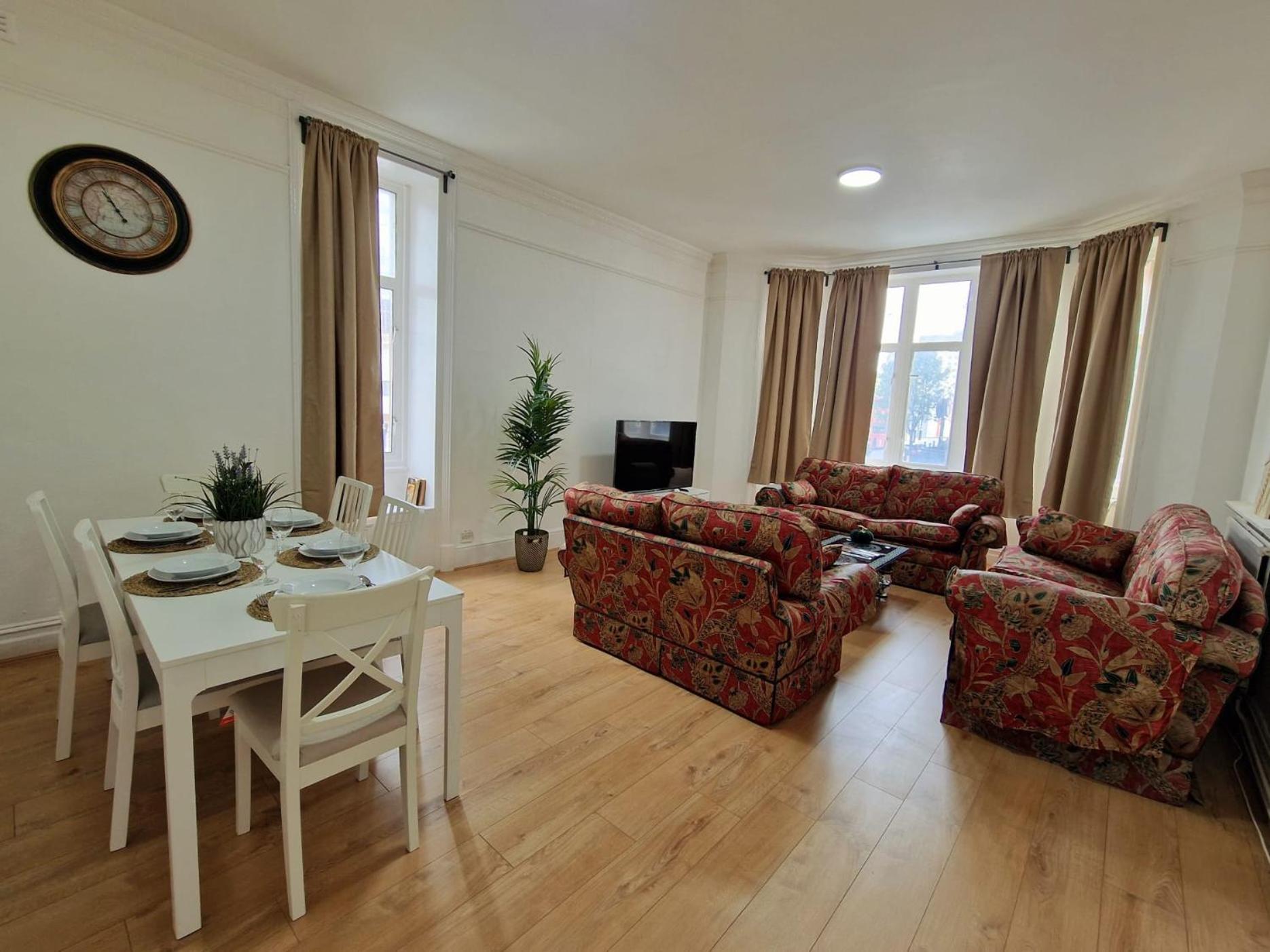 Spacious 4 Bedrooms apartment for 10 near Marble Arch