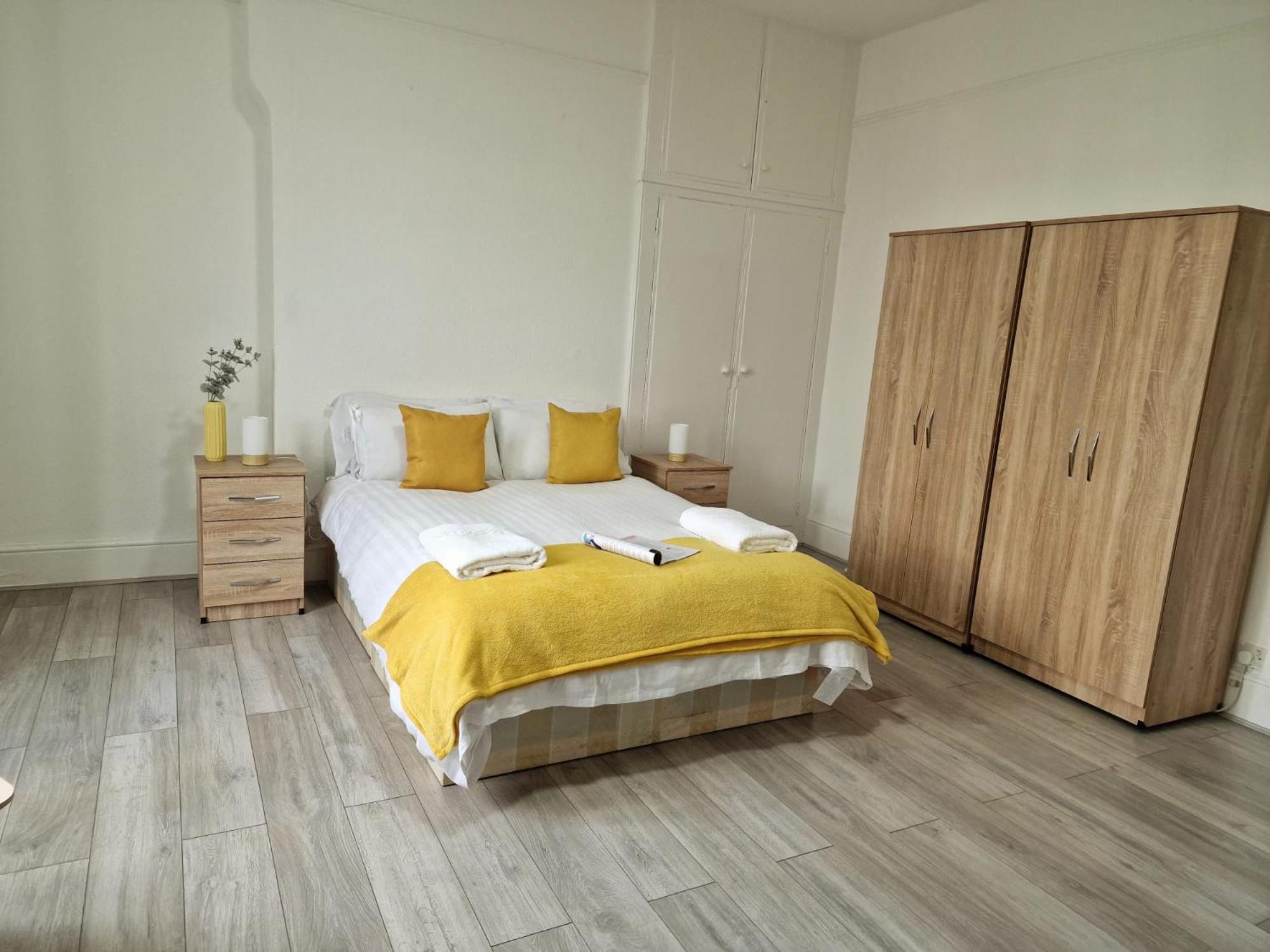 Spacious 4 Bedrooms apartment for 10 near Marble Arch
