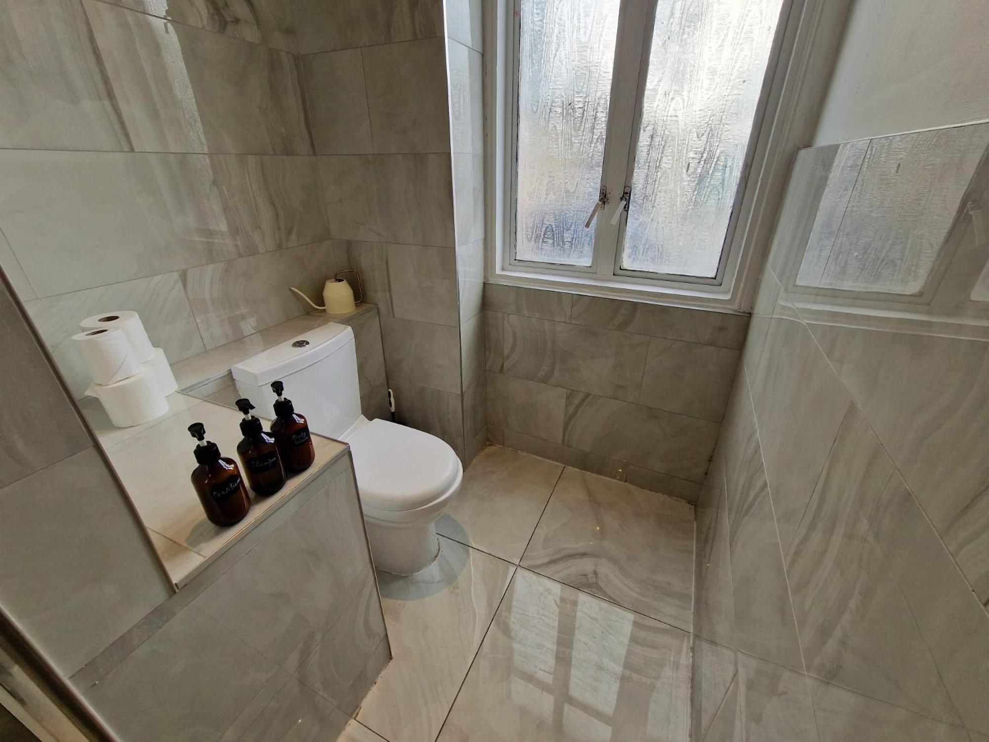 Spacious 4 Bedrooms apartment for 10 near Marble Arch