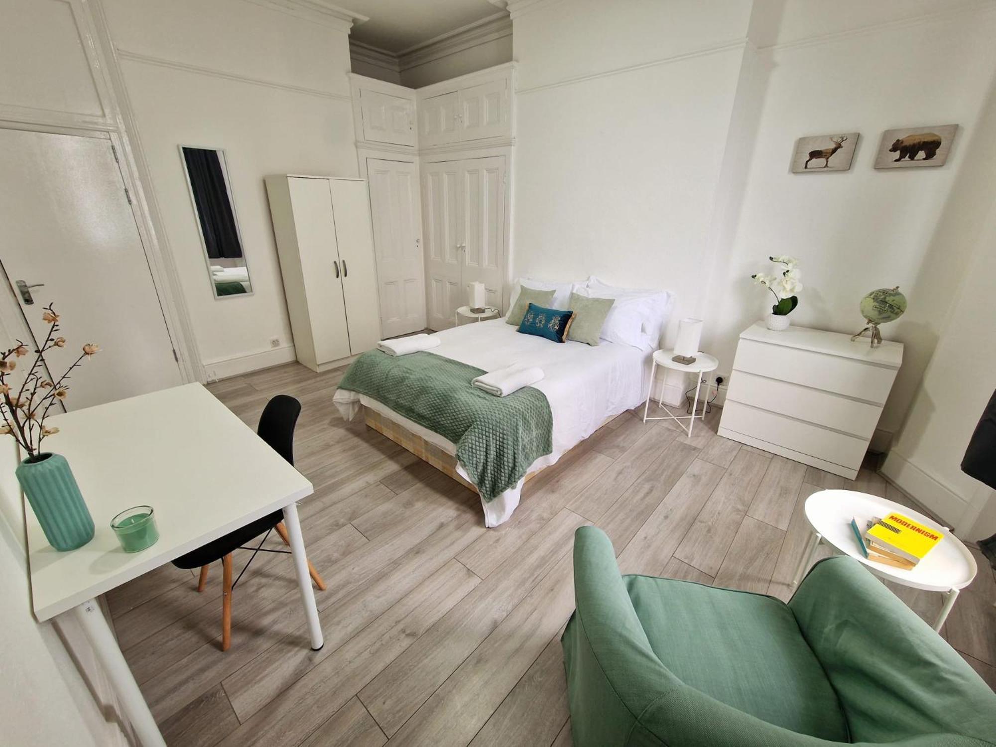 Spacious 4 Bedrooms apartment for 10 near Marble Arch