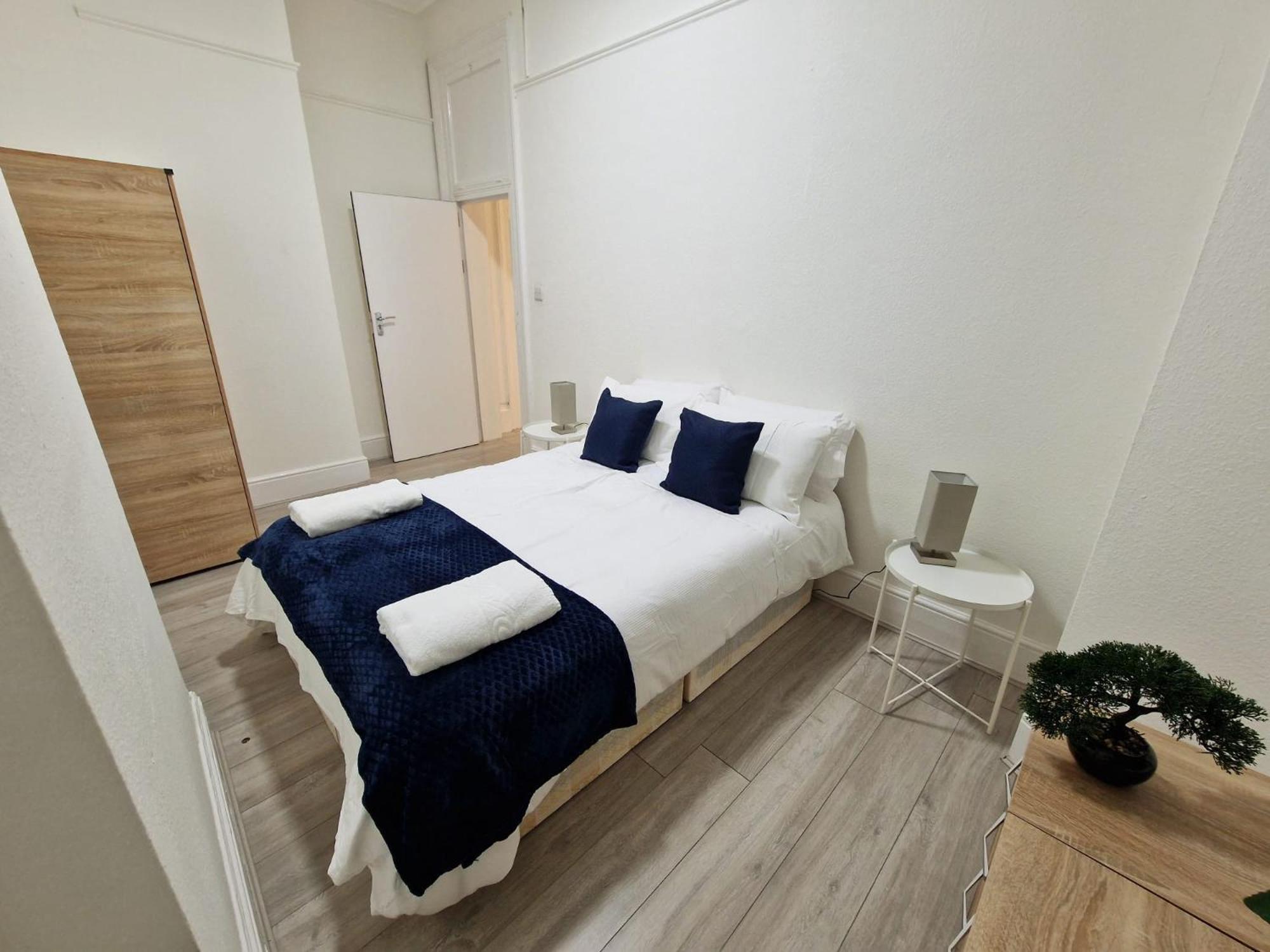 Spacious 4 Bedrooms apartment for 10 near Marble Arch