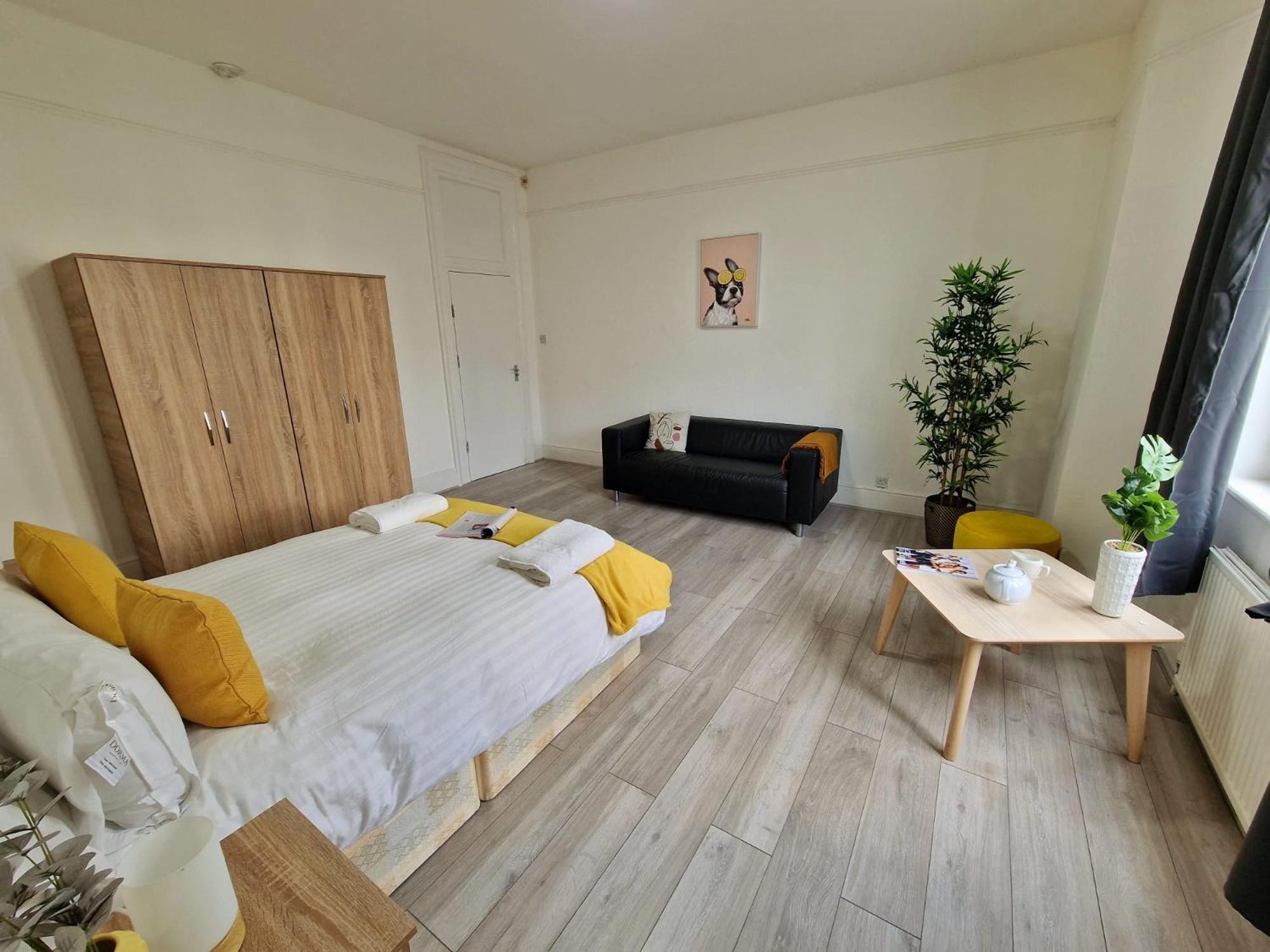 Spacious 4 Bedrooms apartment for 10 near Marble Arch