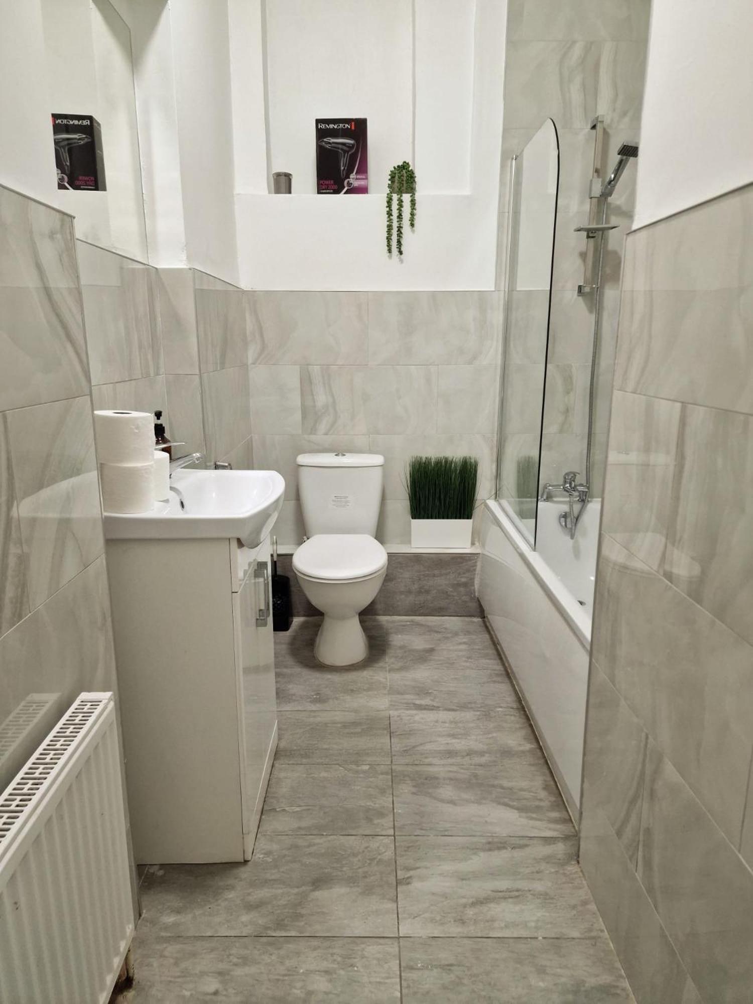 Spacious 4 Bedrooms apartment for 10 near Marble Arch