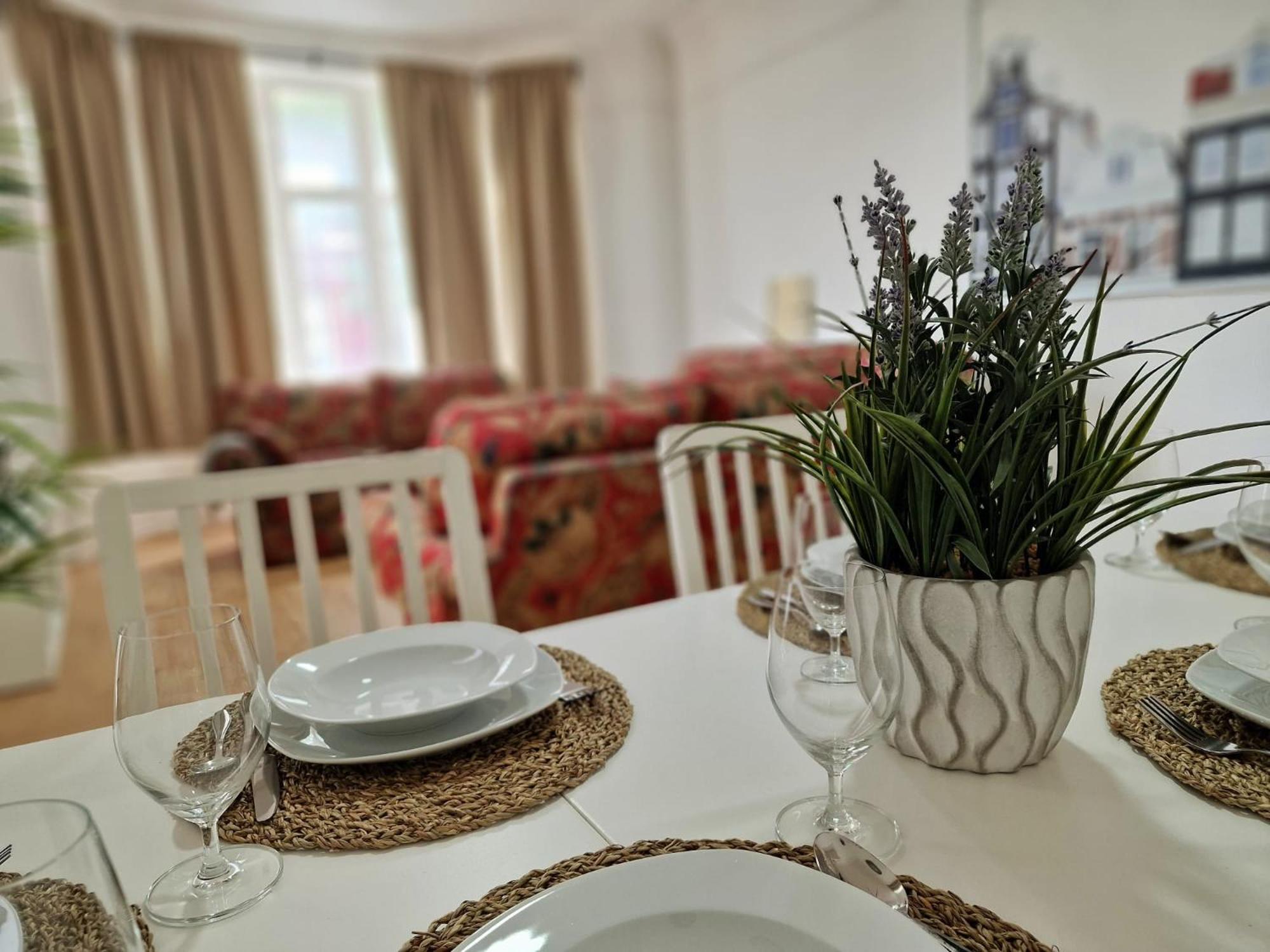 Spacious 4 Bedrooms apartment for 10 near Marble Arch