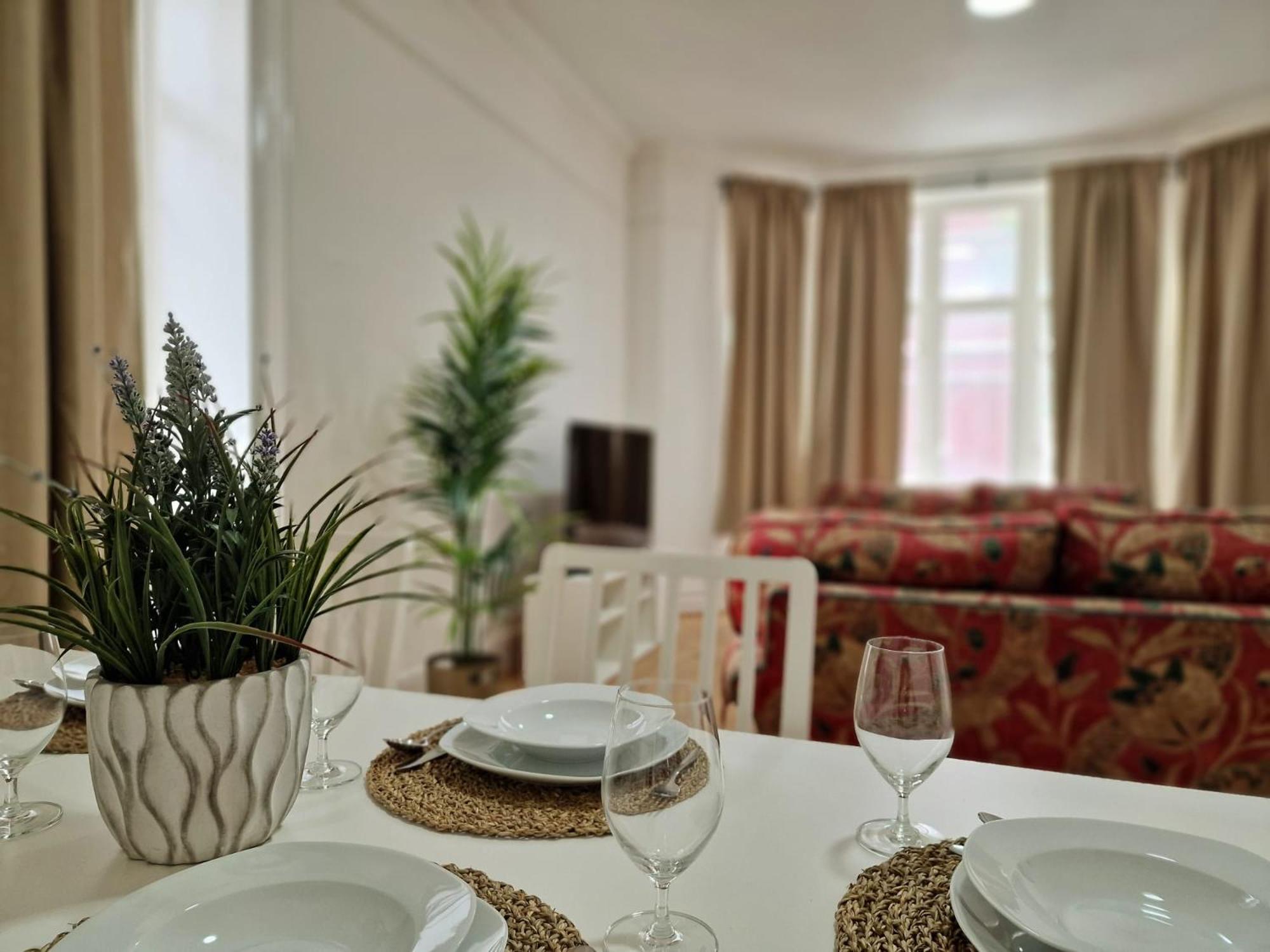 Spacious 4 Bedrooms apartment for 10 near Marble Arch