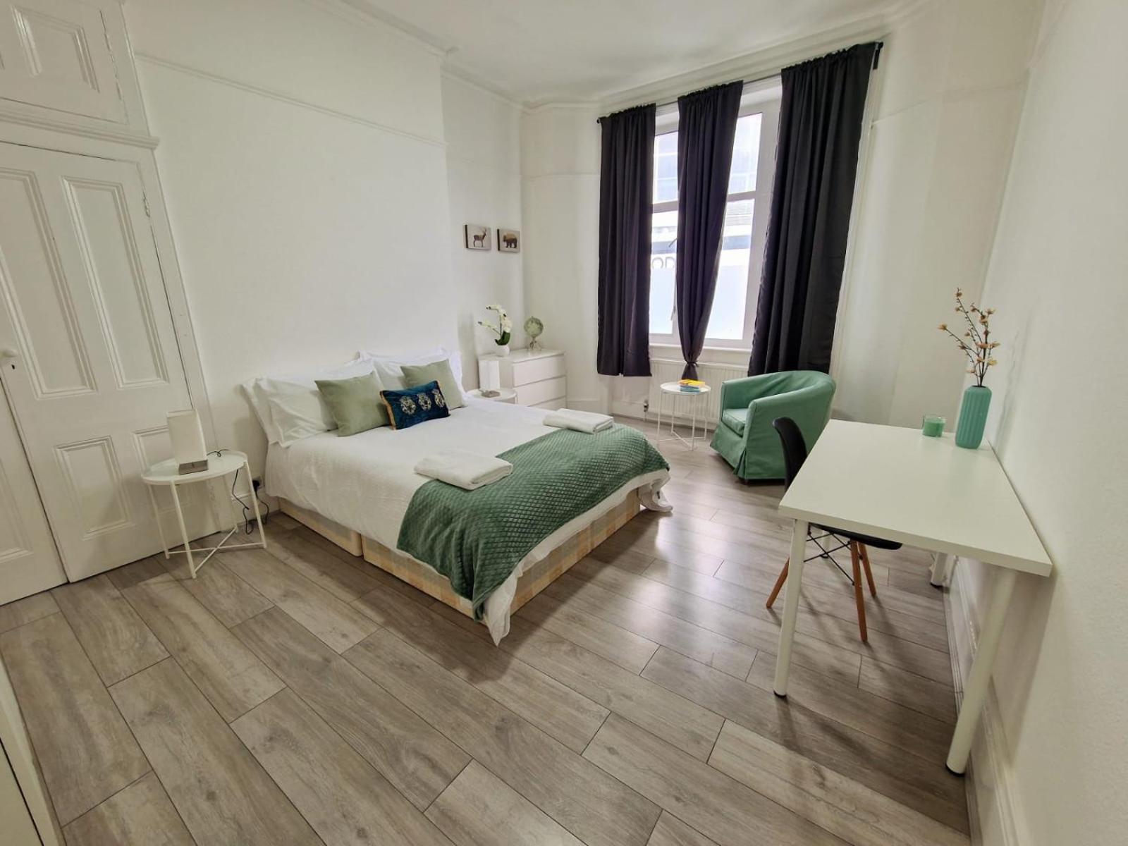 Spacious 4 Bedrooms apartment for 10 near Marble Arch