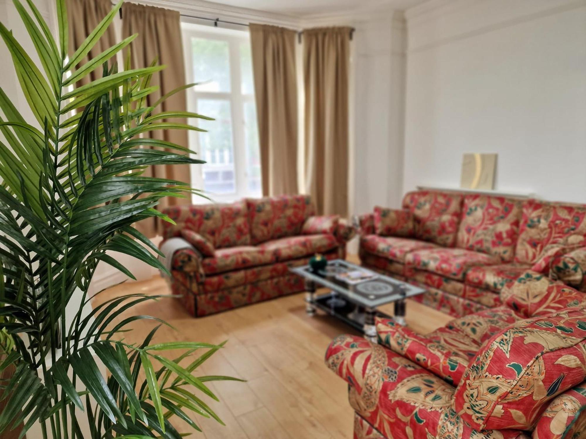 Spacious 4 Bedrooms apartment for 10 near Marble Arch