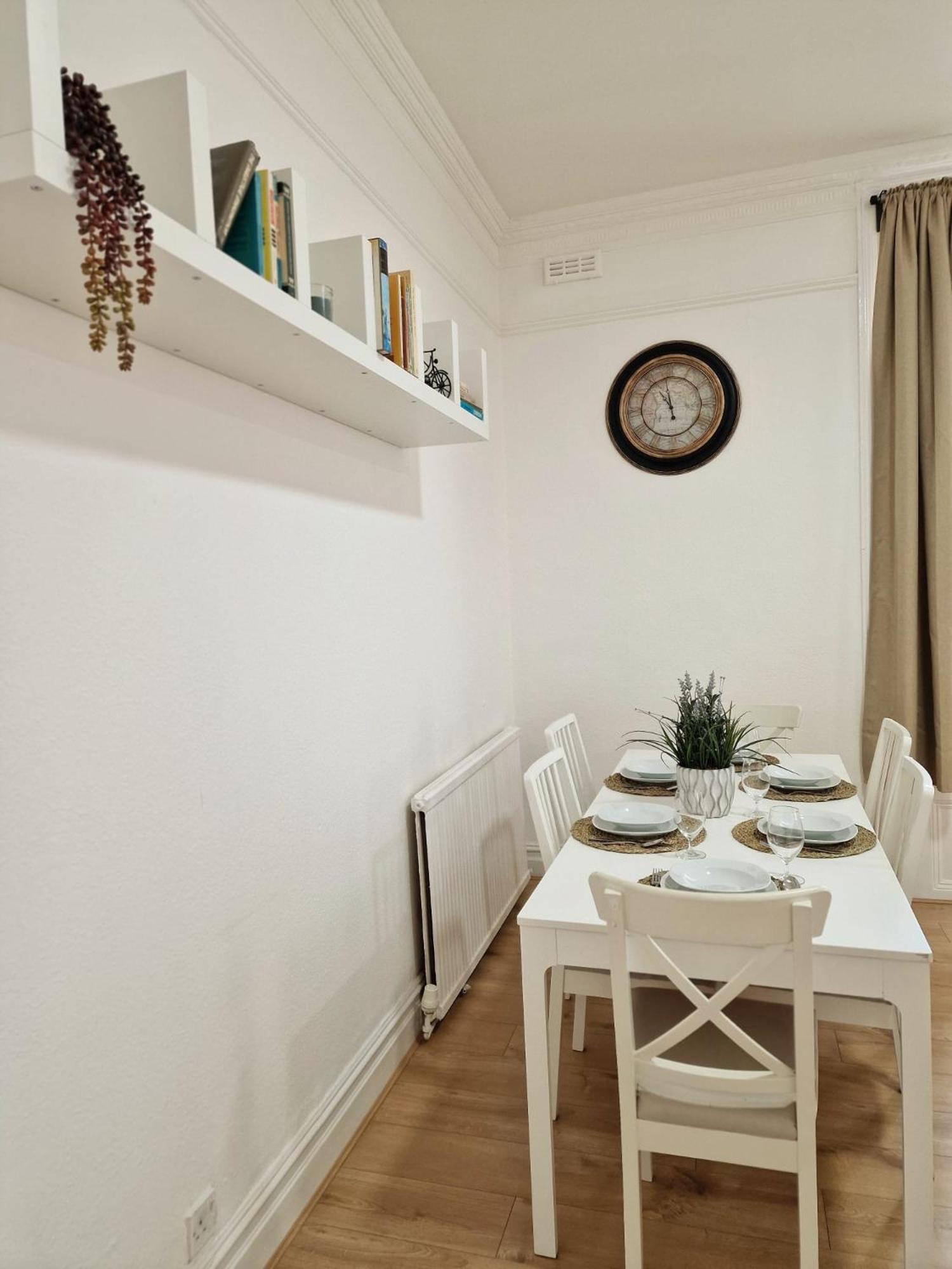 Spacious 4 Bedrooms apartment for 10 near Marble Arch