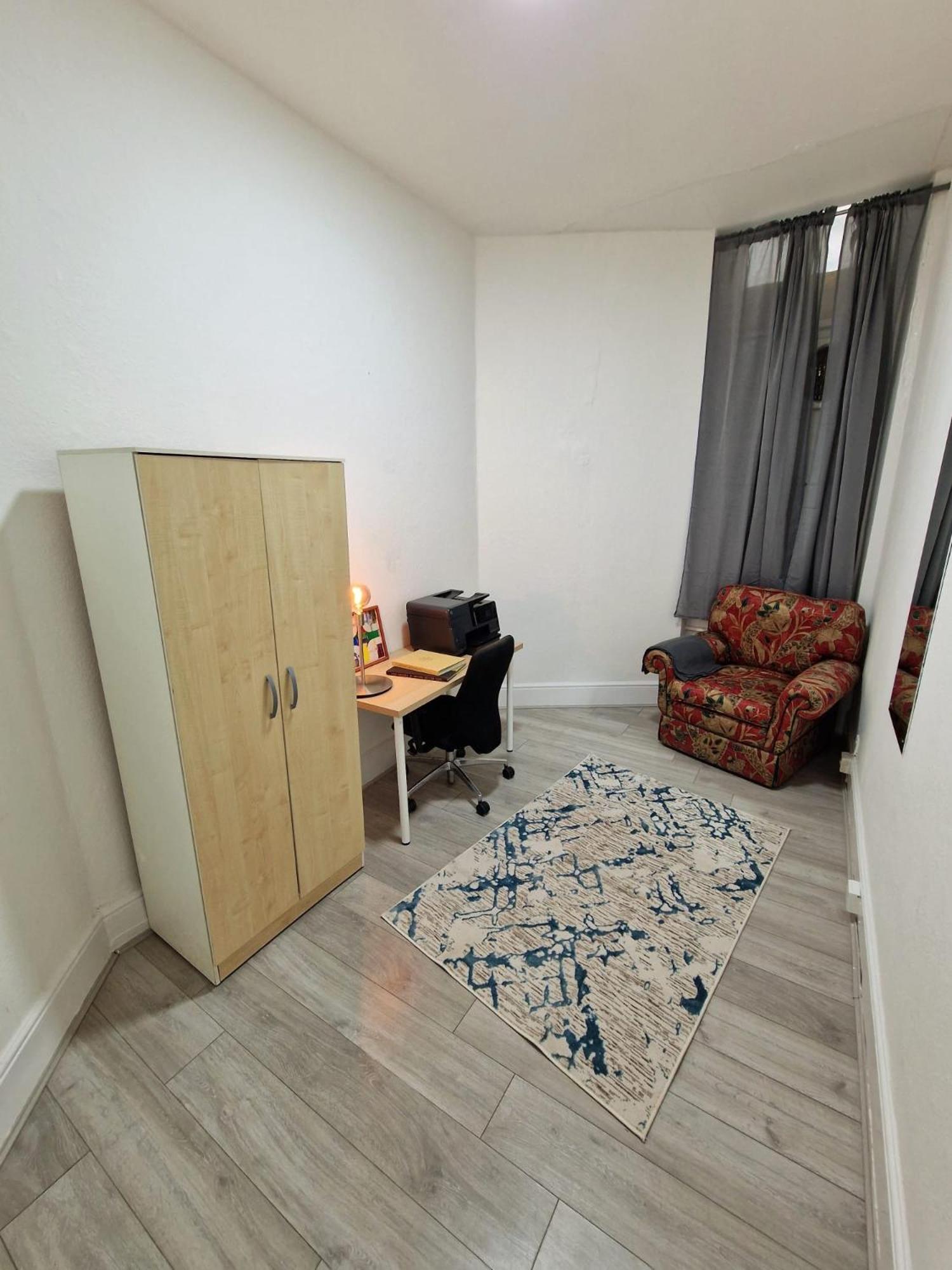 Spacious 4 Bedrooms apartment for 10 near Marble Arch