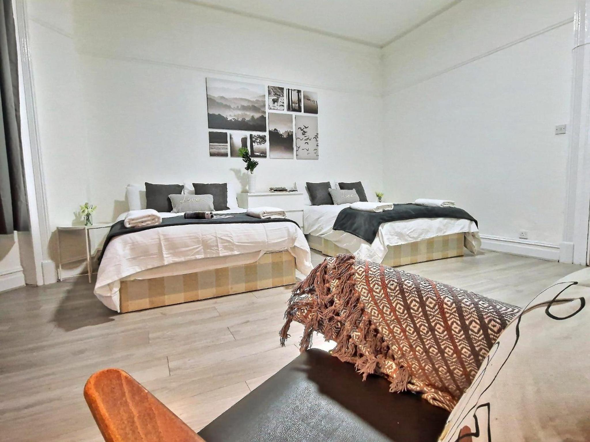Spacious 4 Bedrooms apartment for 10 near Marble Arch