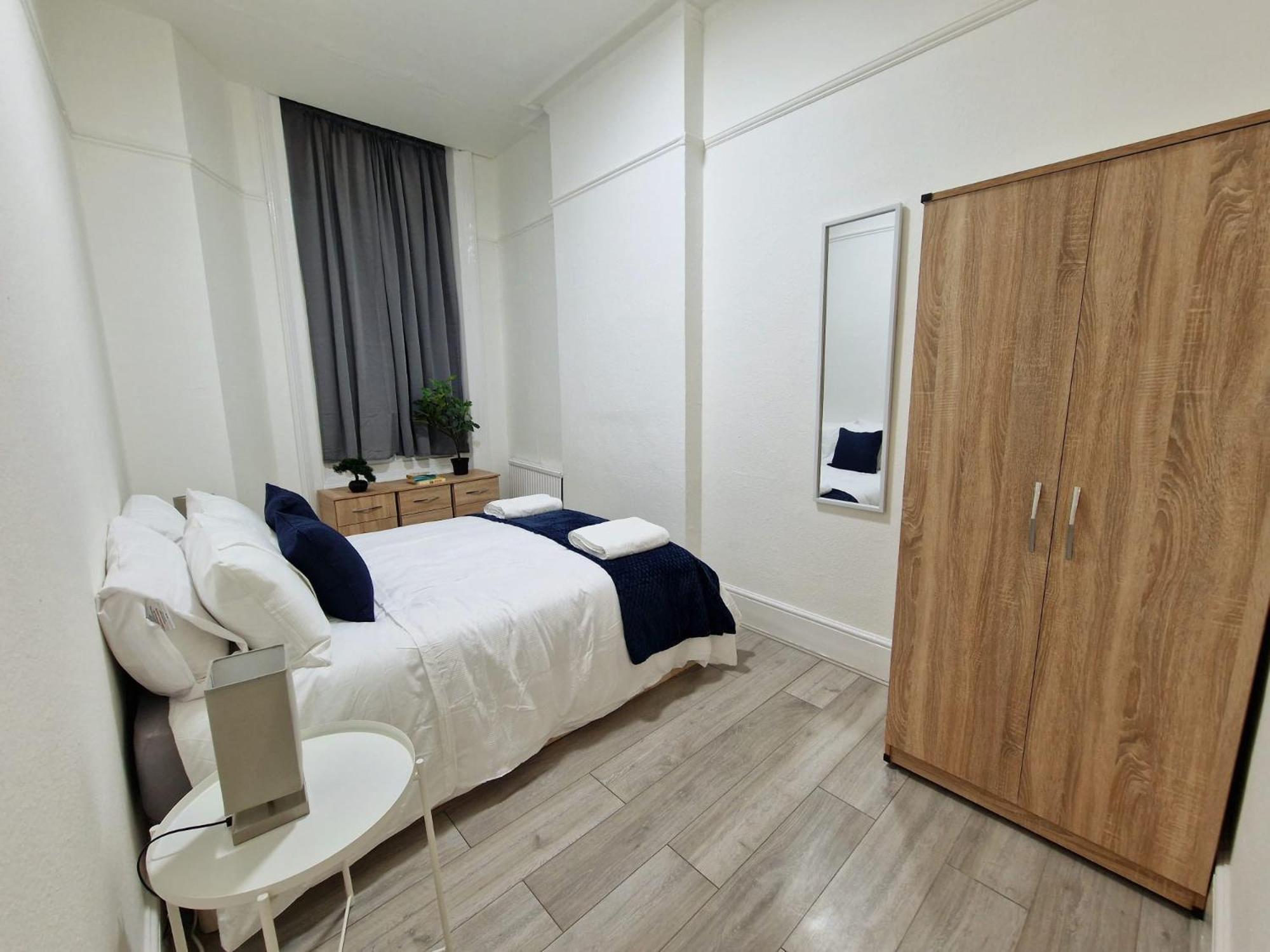 Spacious 4 Bedrooms apartment for 10 near Marble Arch