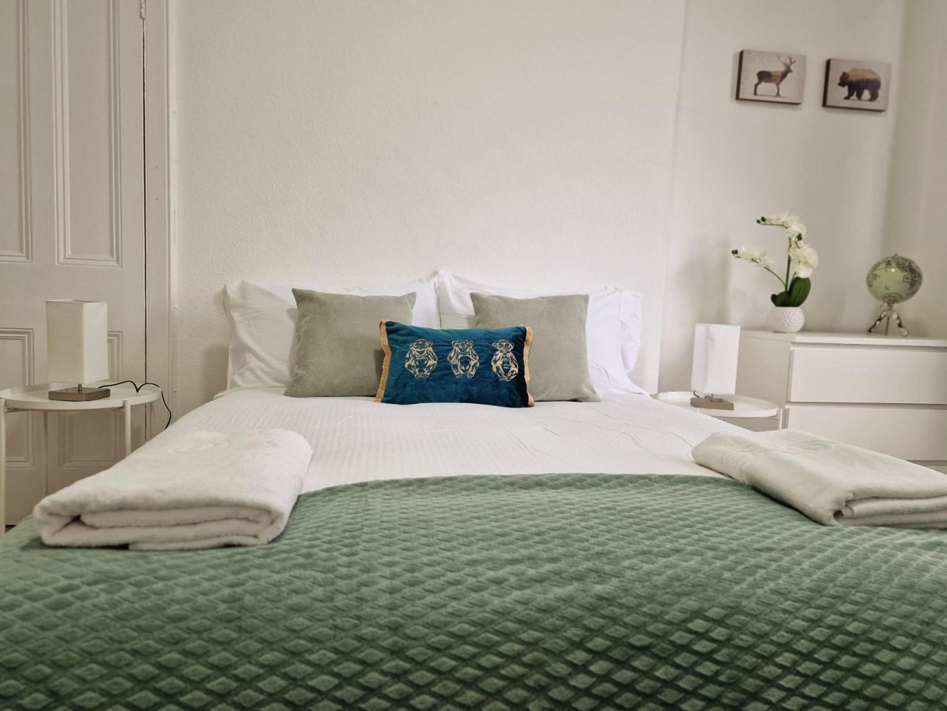 Spacious 4 Bedrooms apartment for 10 near Marble Arch