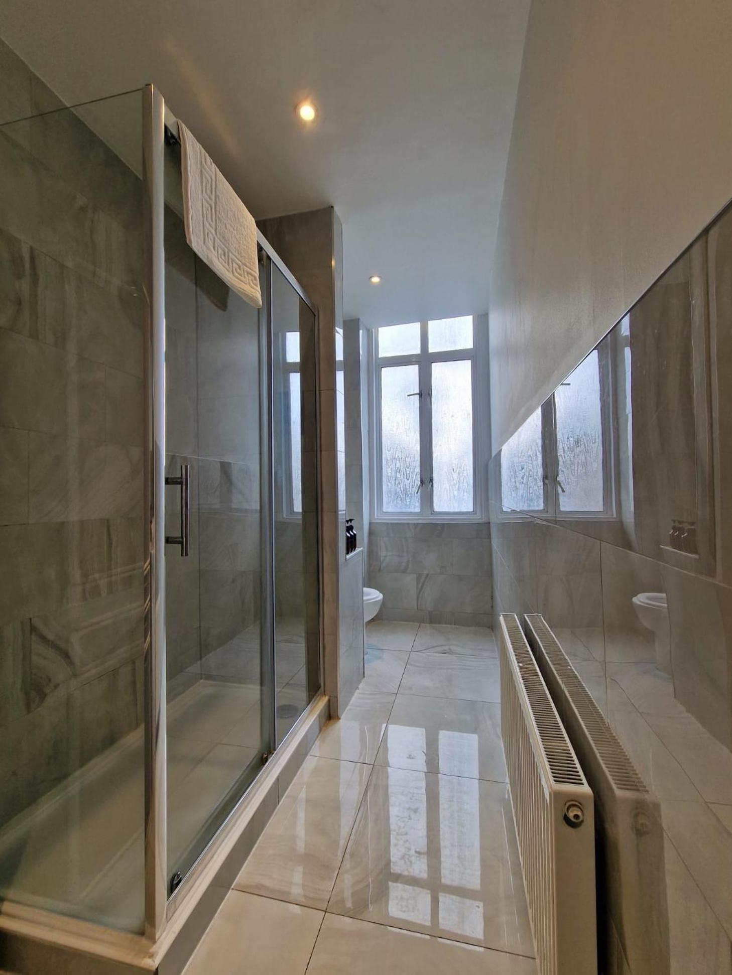 Spacious 4 Bedrooms apartment for 10 near Marble Arch