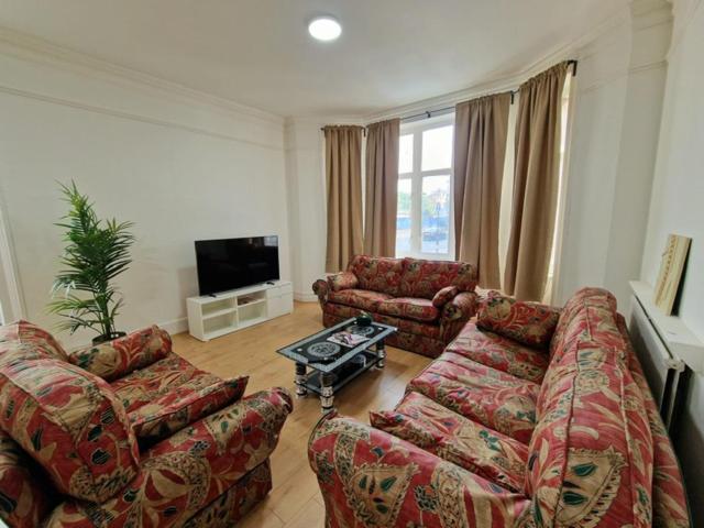 Spacious 4 Bedrooms apartment for 10 near Marble Arch