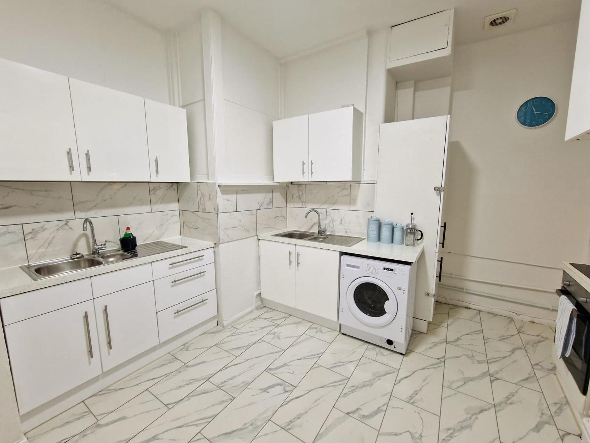 Spacious 4 Bedrooms apartment for 10 near Marble Arch