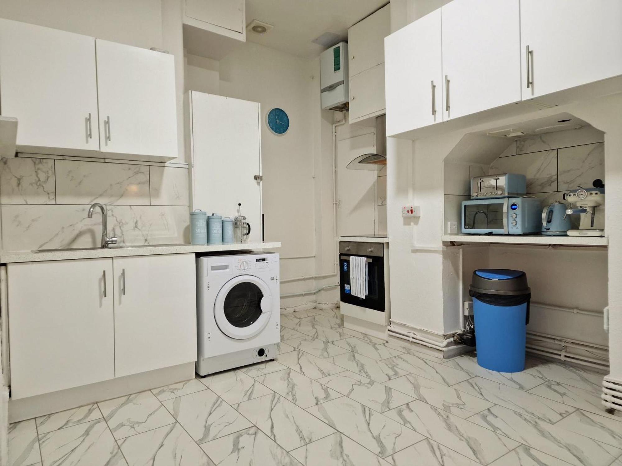 Spacious 4 Bedrooms apartment for 10 near Marble Arch