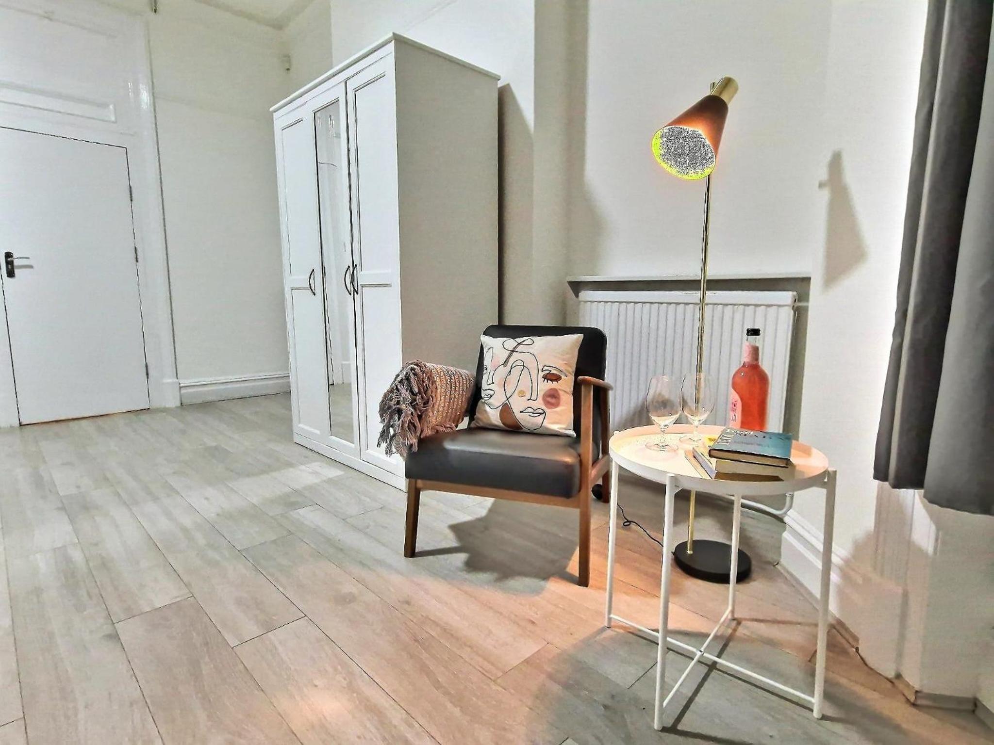 Spacious 4 Bedrooms apartment for 10 near Marble Arch