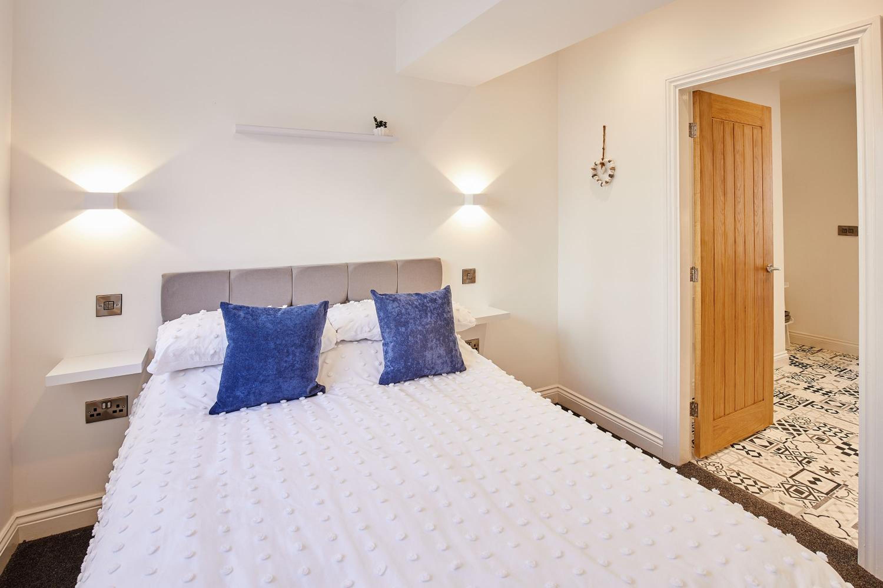 Host & Stay - Queens Court view 3