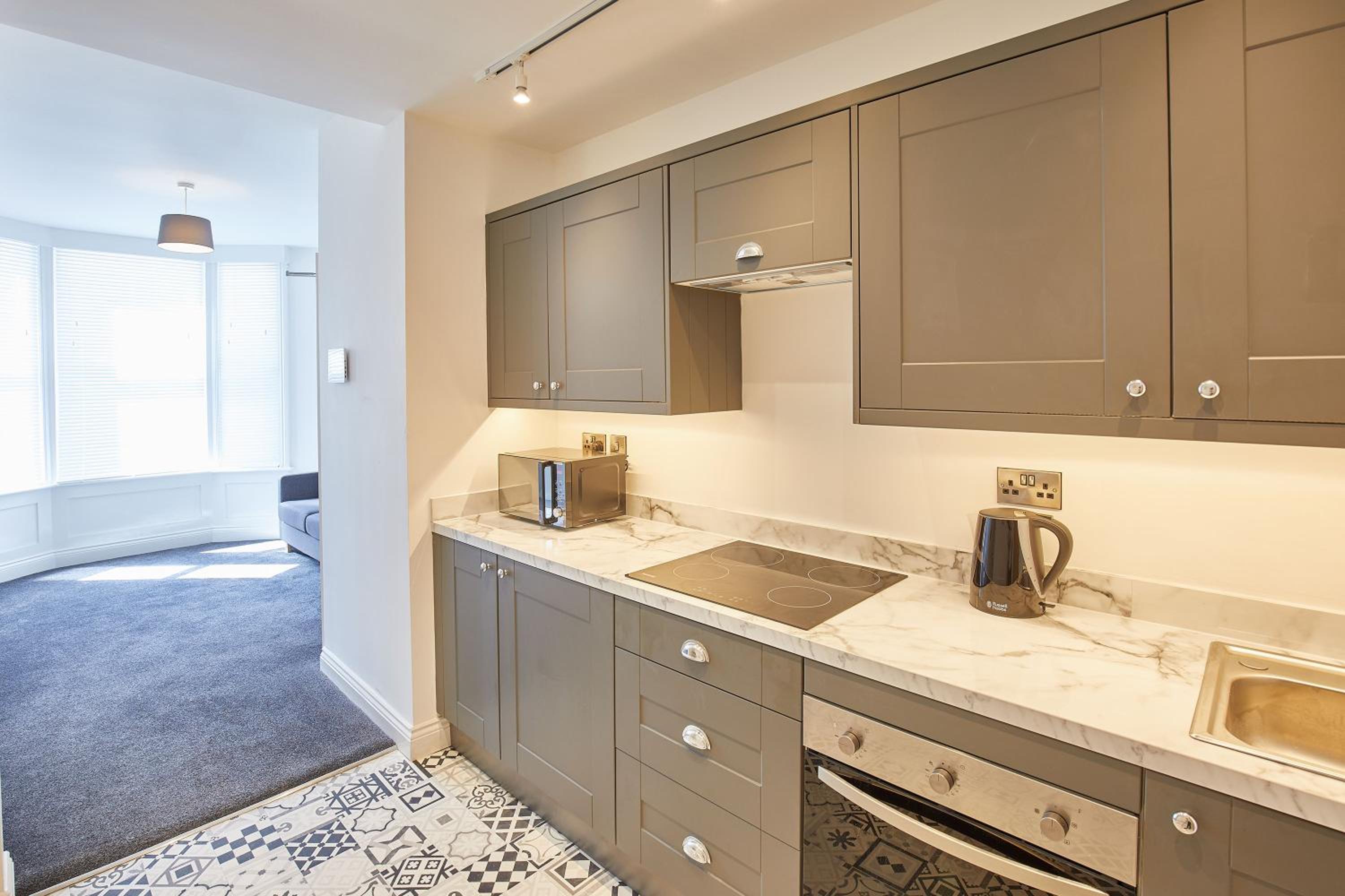 Host & Stay - Queens Court view 5