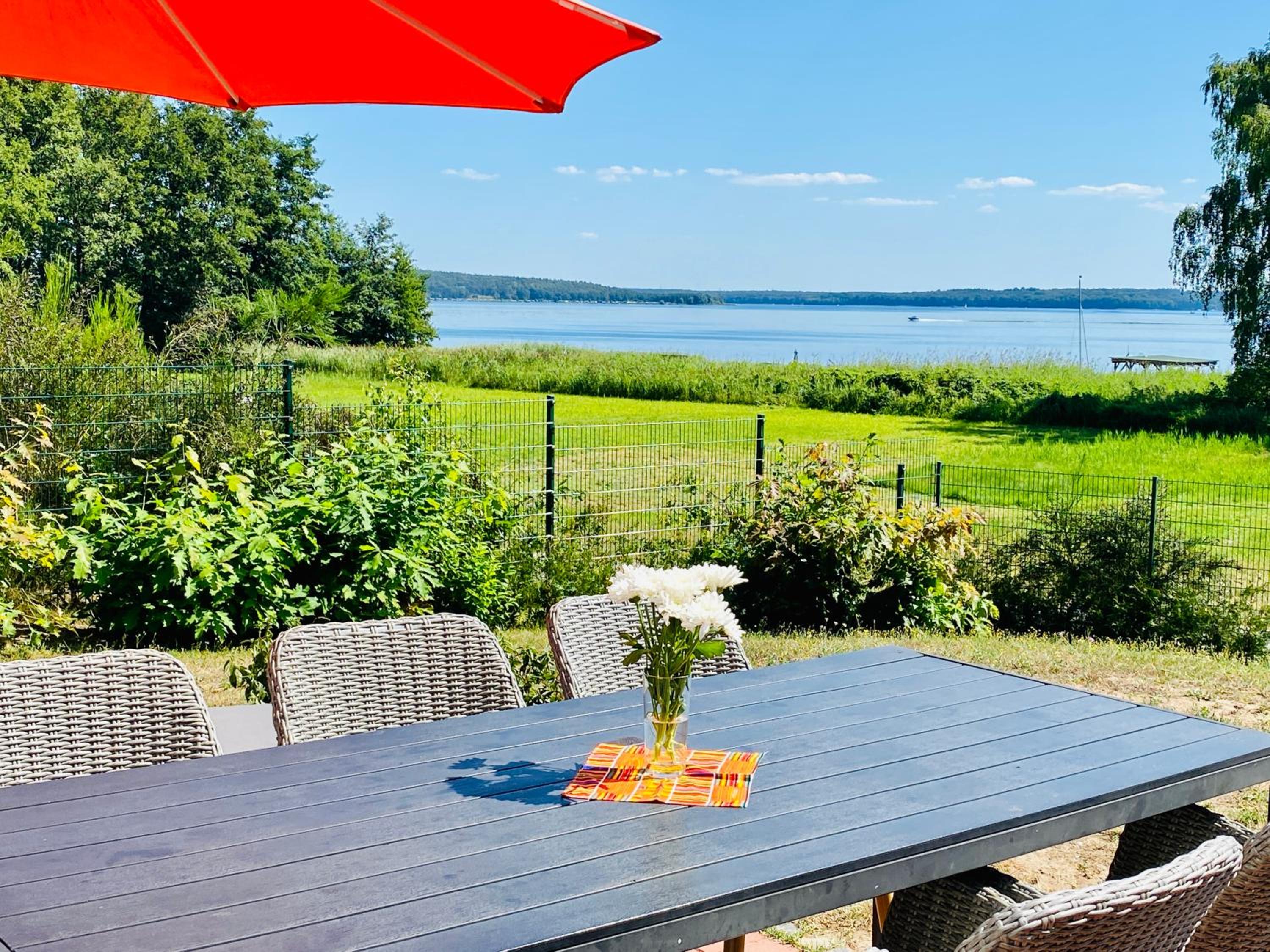 Ferienhäuser mit Seeblick direkt am Plauer See