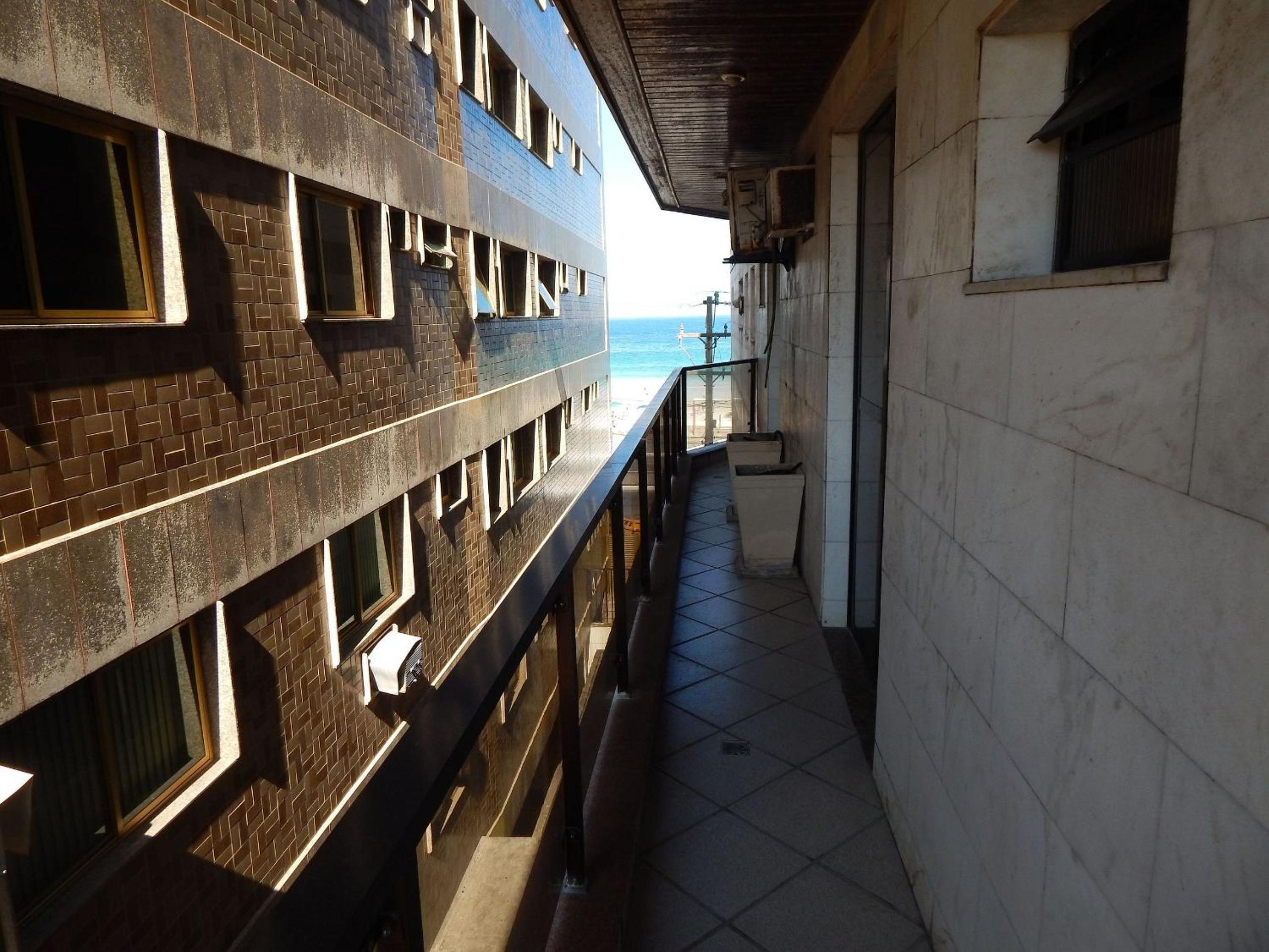 Lindo e bem localizado 3 quartos de frente p/ Mar - Praia do Forte - CF06