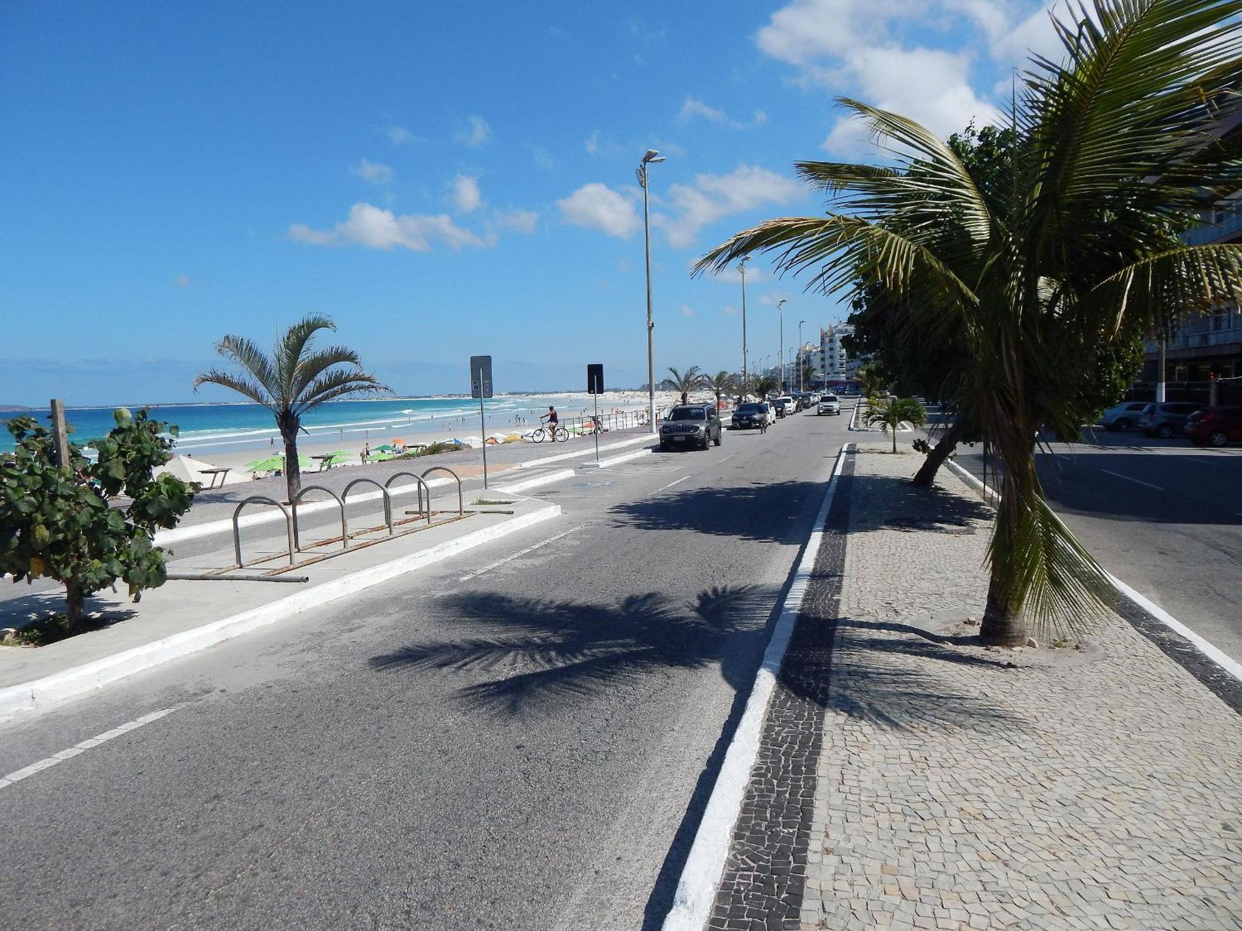 Lindo e bem localizado 3 quartos de frente p/ Mar - Praia do Forte - CF06