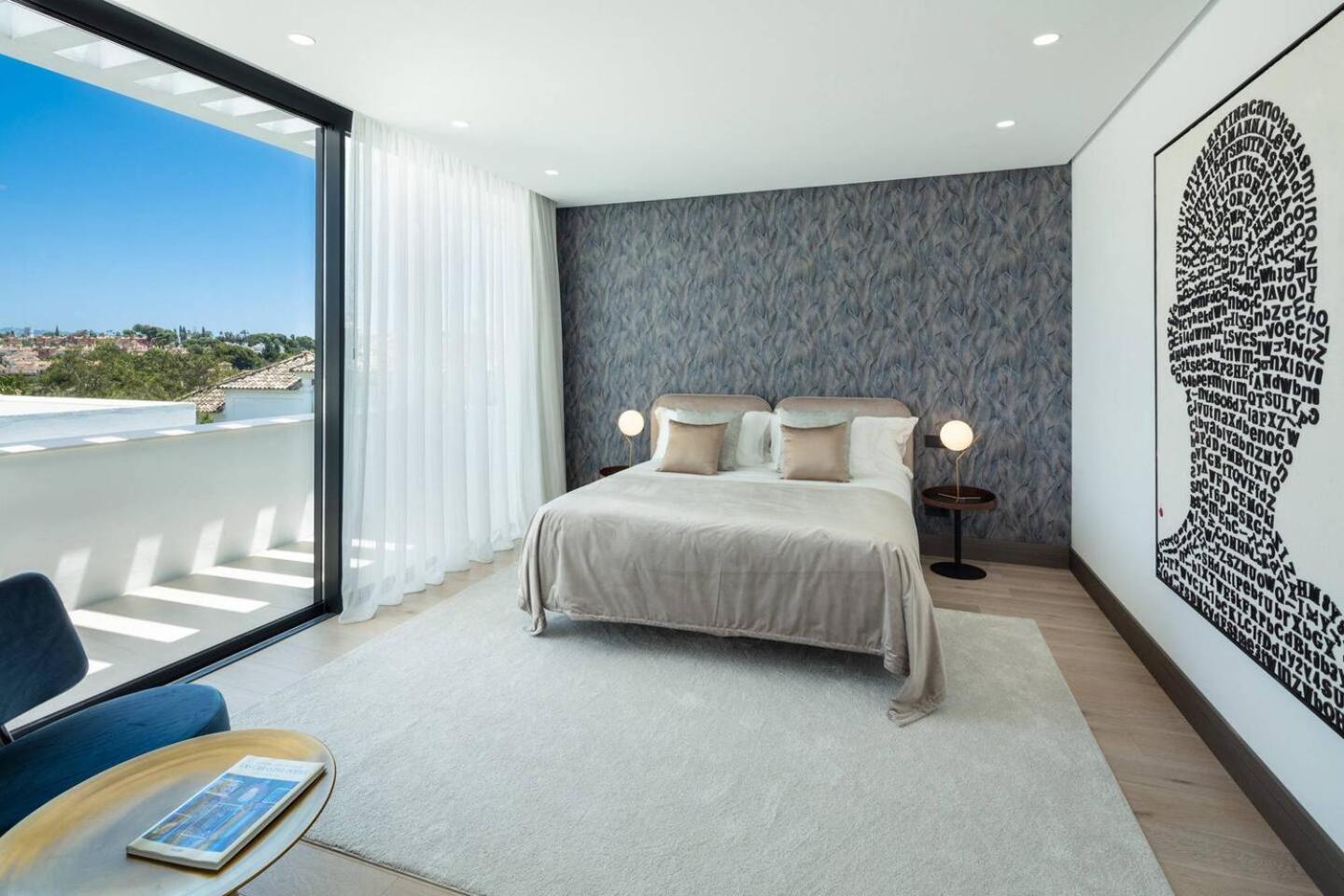 Newly Built 6 BDRM Luxury Villa in Nueva Andalucía view 2
