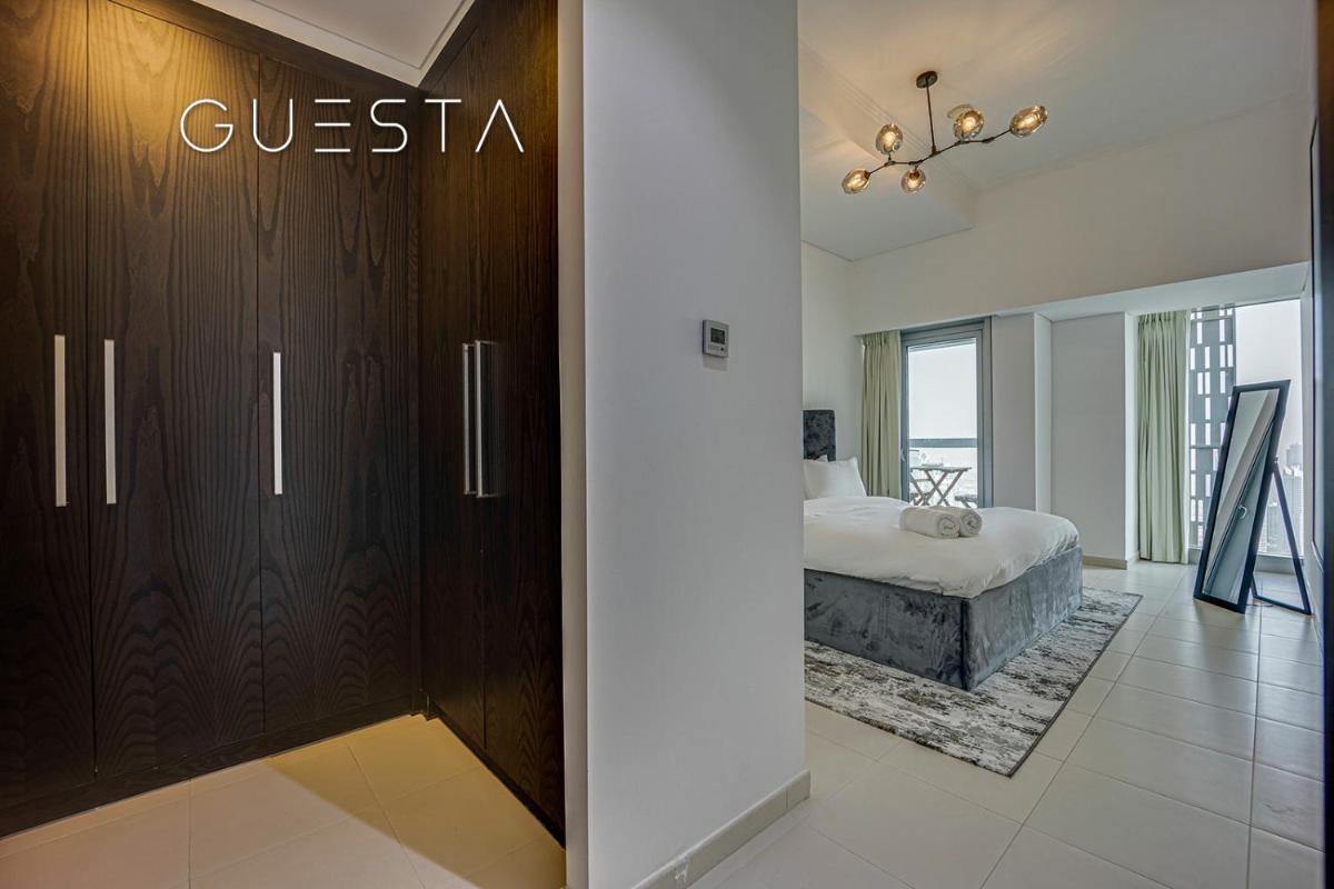 Cayan Tower, Dubai Marina