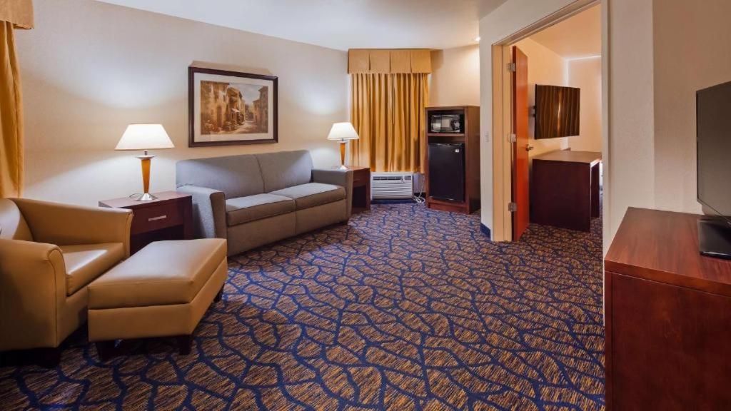 Best Western Plus Villa Del Lago Inn Patterson - Property Image 20