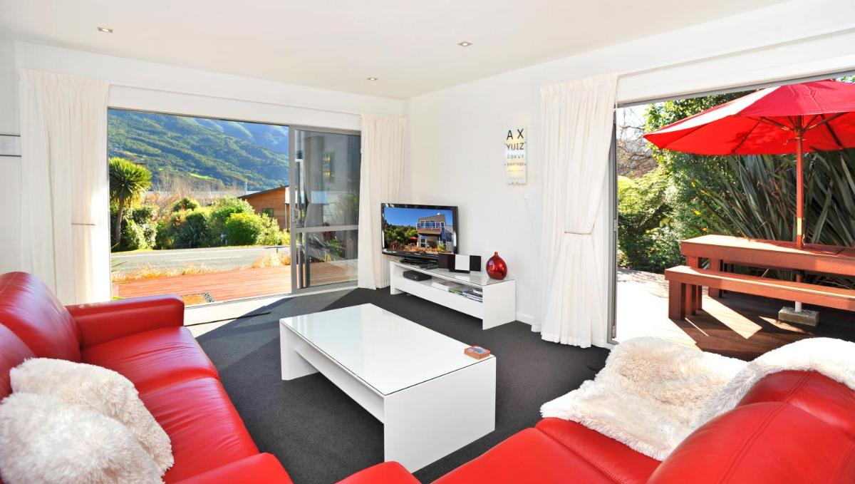 Holiday home Queen Charlotte view 3