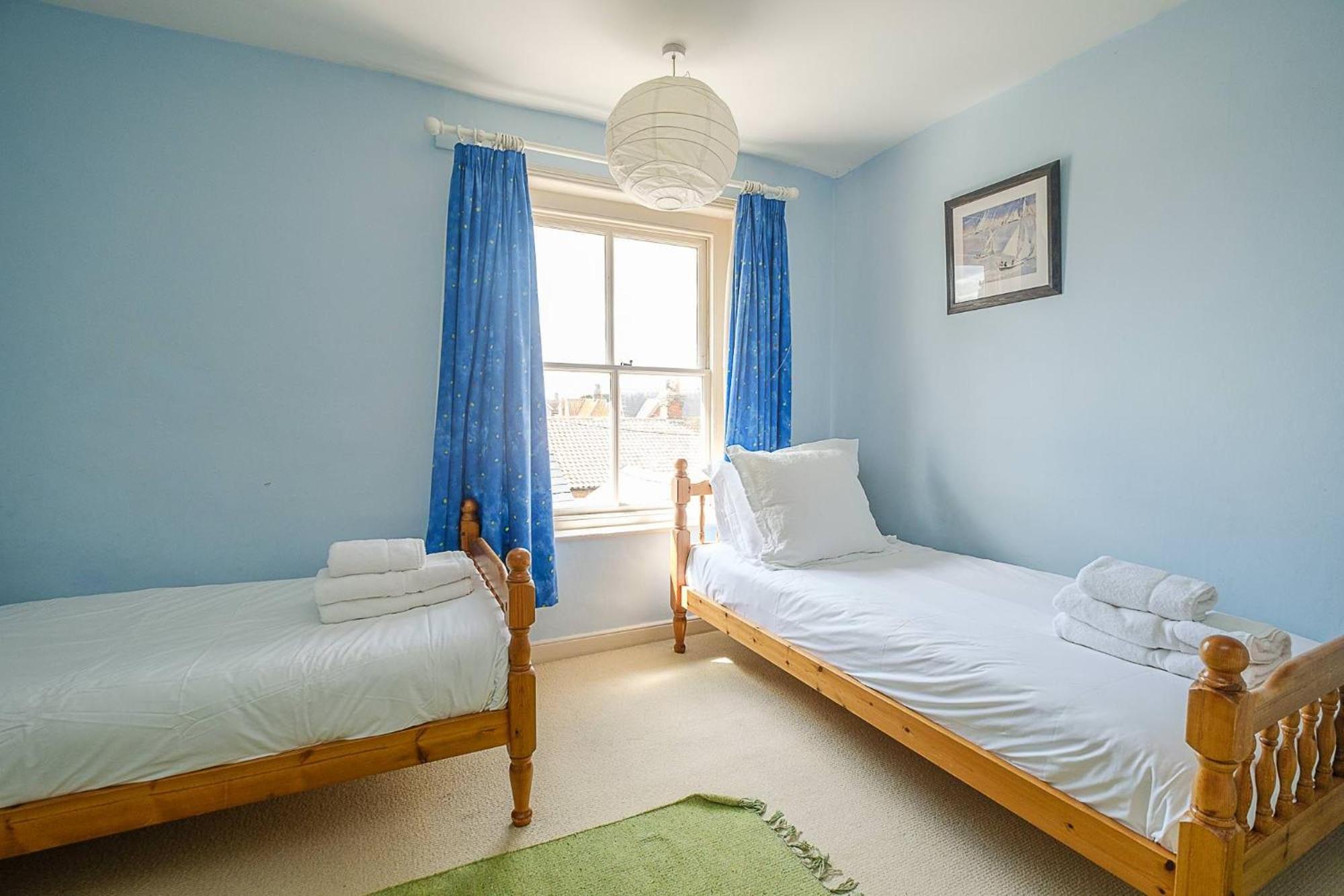 Shore View, Aldeburgh - A lovely Seafront House on famous Crag Path with uninterrupted Beach Views - Aldeburgh Coastal Cottages view 4
