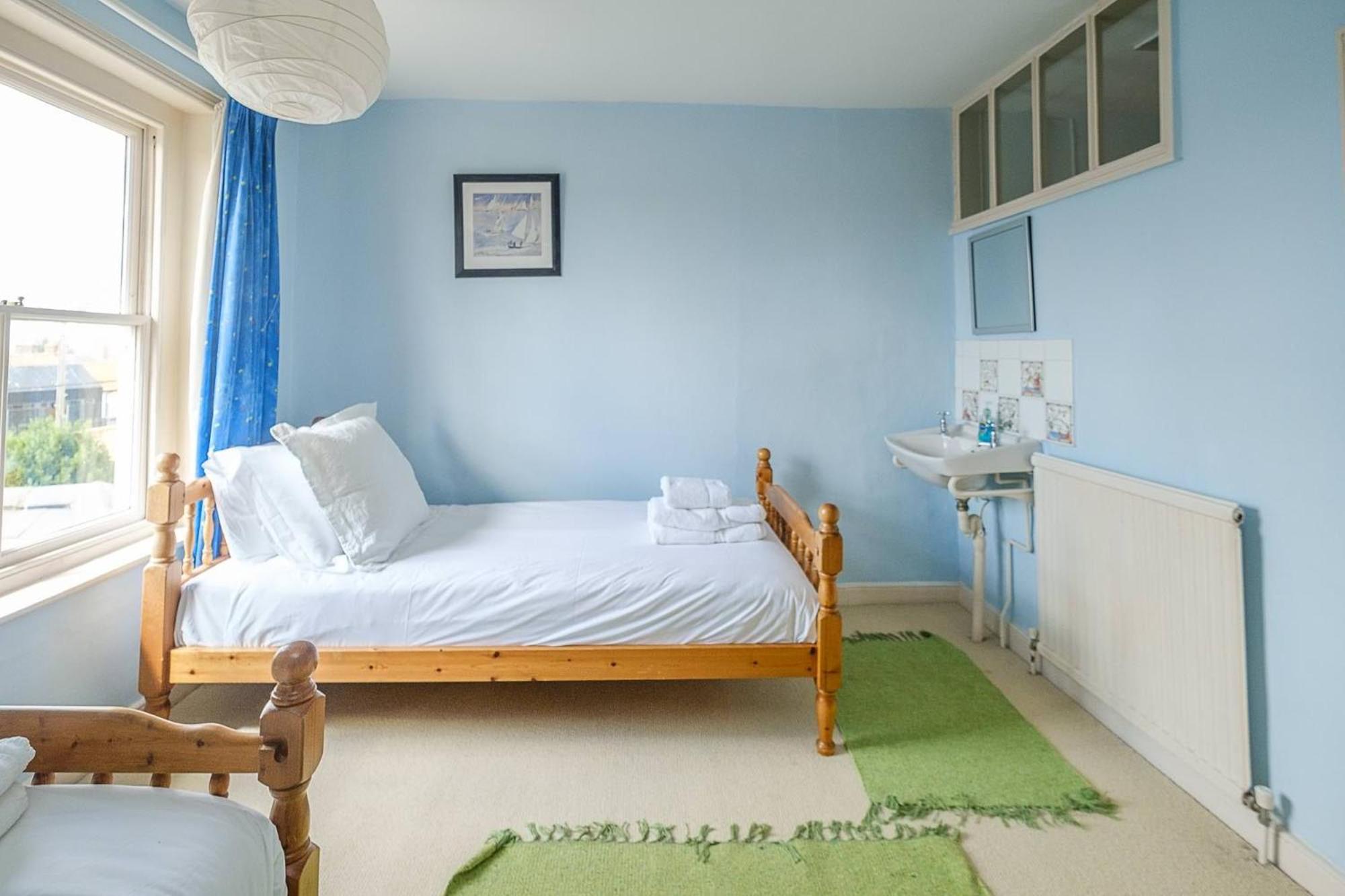 Shore View, Aldeburgh - A lovely Seafront House on famous Crag Path with uninterrupted Beach Views - Aldeburgh Coastal Cottages view 5