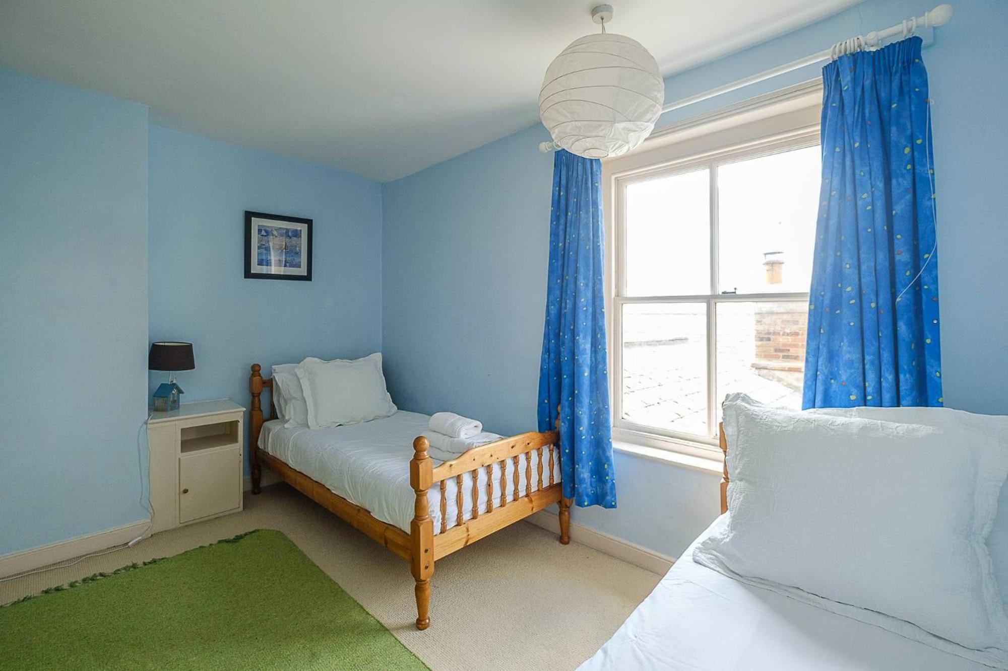 Shore View, Aldeburgh - A lovely Seafront House on famous Crag Path with uninterrupted Beach Views - Aldeburgh Coastal Cottages view 3