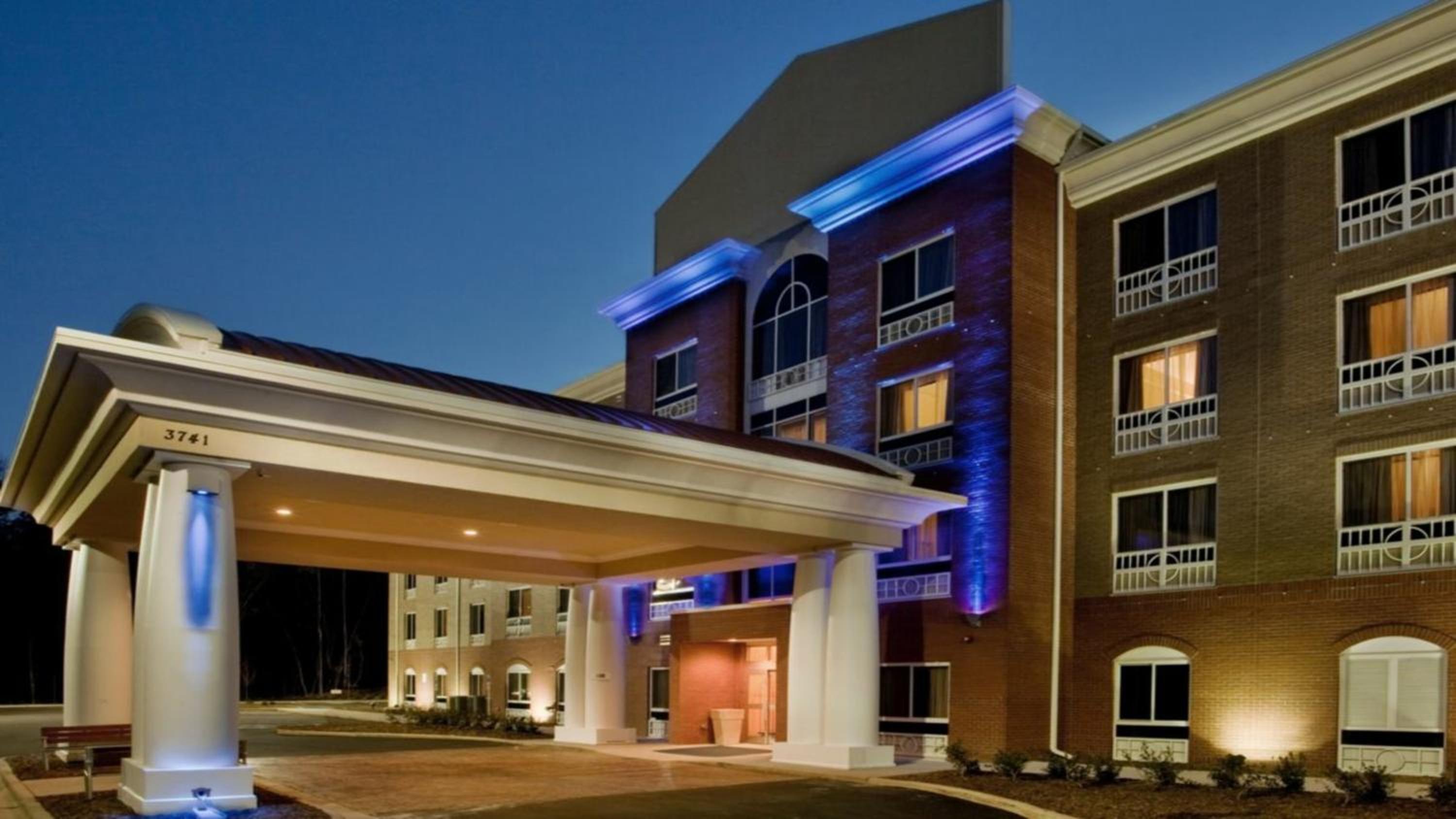 Hotel Holiday Inn Express & Suites Raleigh Sw Nc State By Ihg
