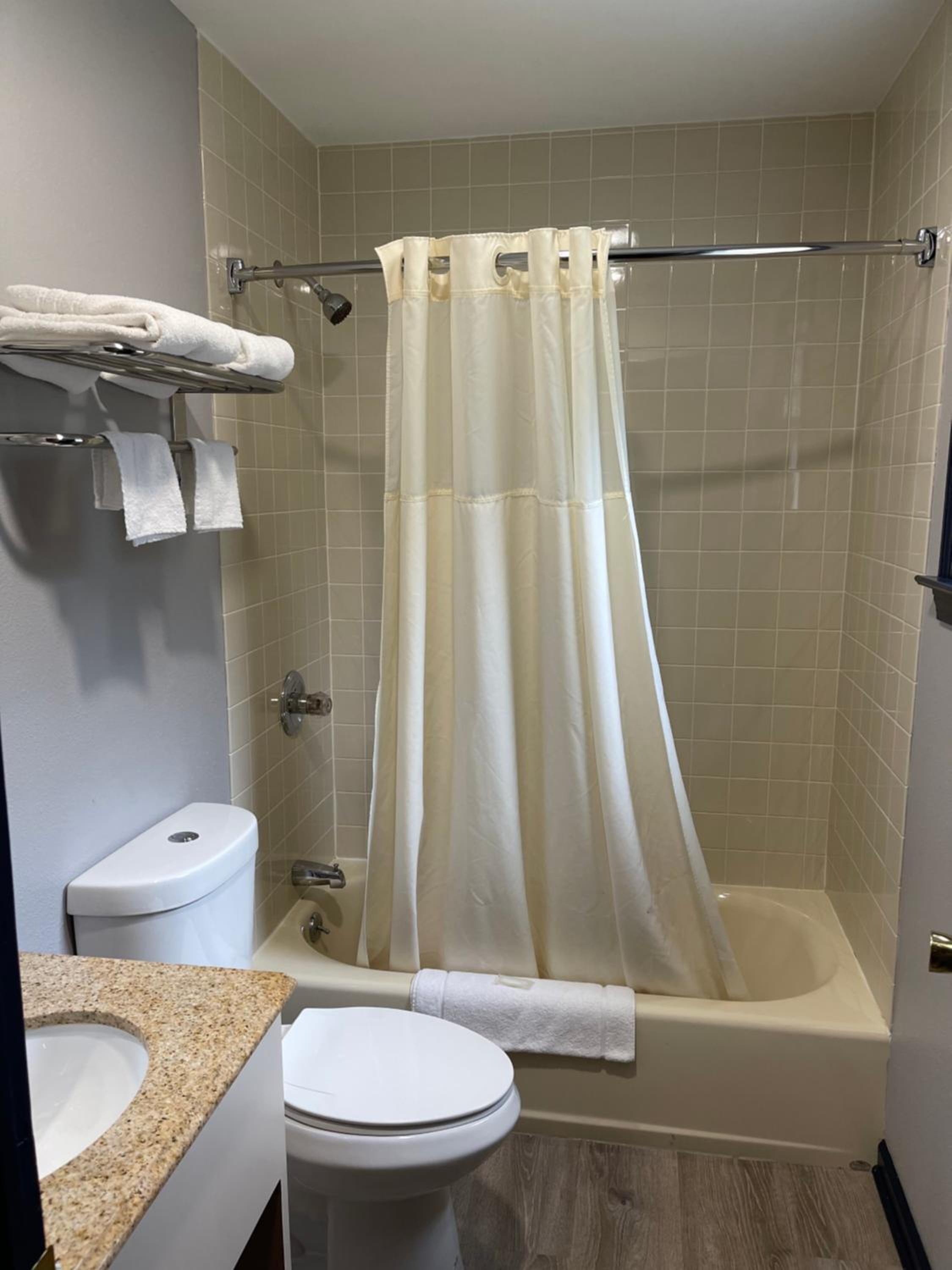Danbury Vacations - Golden Hill Inn-Danbury - Property Image 16