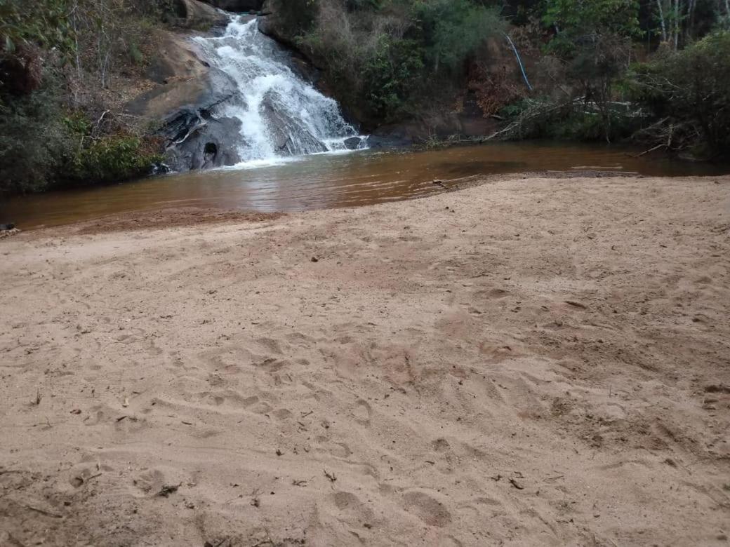 CASA DE CAMPO Banheira, Lareira e Cachoeira