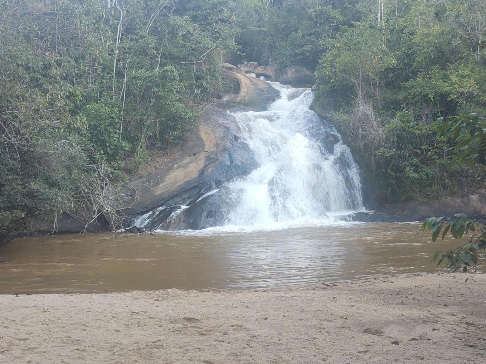 CASA DE CAMPO Banheira, Lareira e Cachoeira