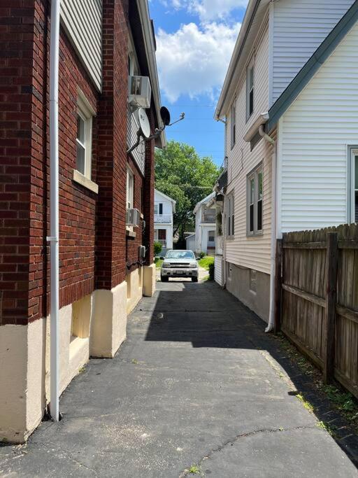 Warren 1 Bedroom Unit near Xavier Downtown view 3