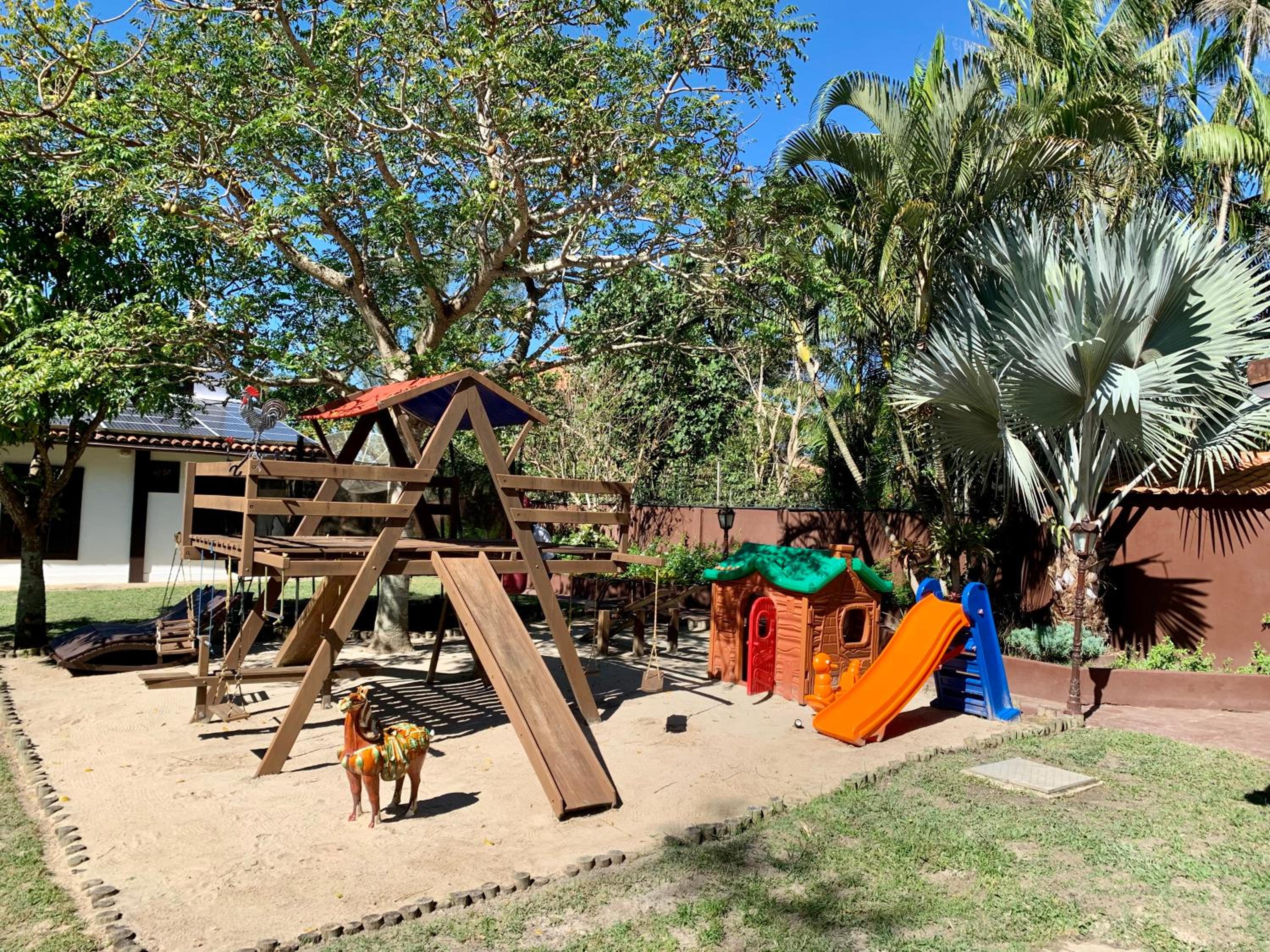 Casa 10 suítes, até 64 pessoas, Praia Ferradura