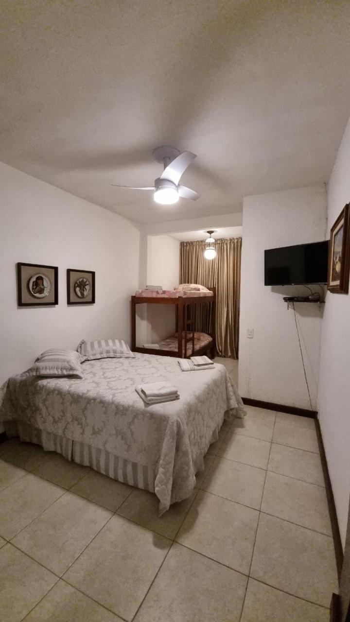 Casa 10 suítes, até 64 pessoas, Praia Ferradura