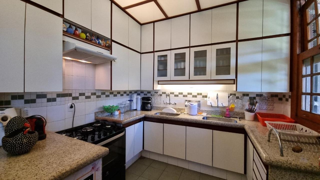 Casa 10 suítes, até 64 pessoas, Praia Ferradura