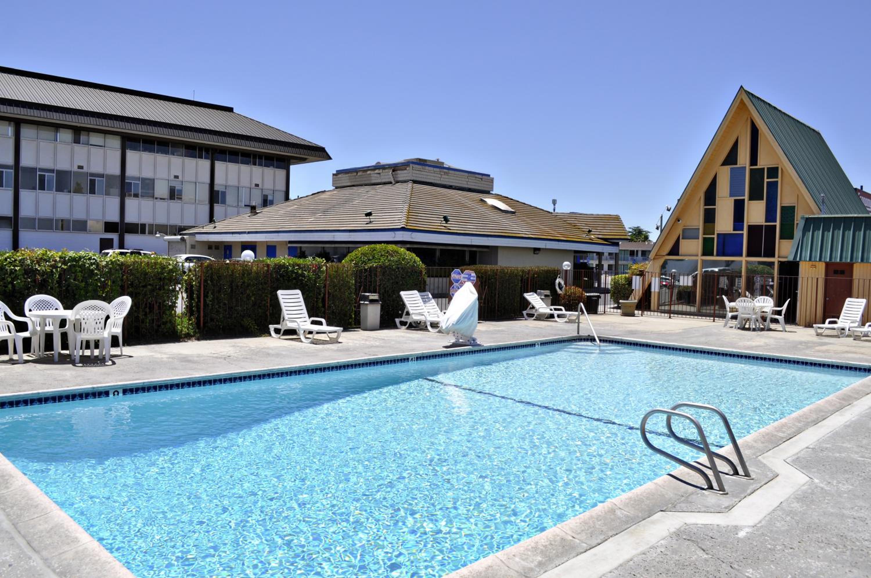 Economy Inn Fresno Yosemite '''NEWLY REMODELED'''